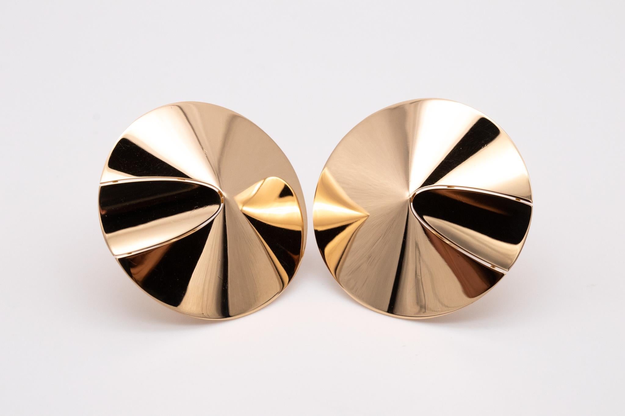 Trudel by Kurt Aepli 1970 Swiss Geometric Clips Earrings in Polished 18kt Gold In Excellent Condition For Sale In Miami, FL