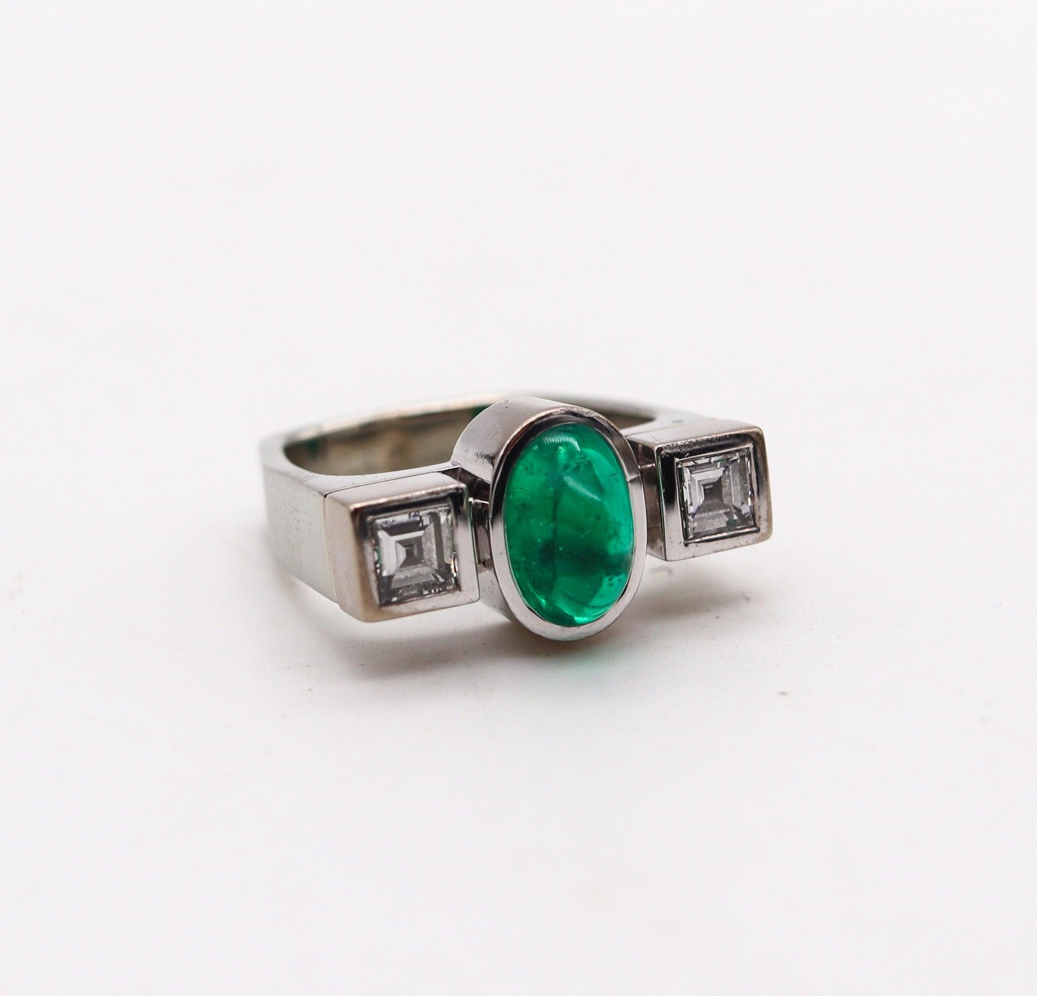 Taille cabochon « sugarloaf » Trudel By Kurt Aepli Bague géométrique en or 18Kt avec 3.52 Ctw en émeraude et diamant en vente