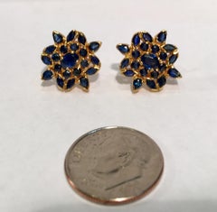 Orecchini in oro giallo 22 carati con fiocco di neve o fiore di vero zaffiro blu