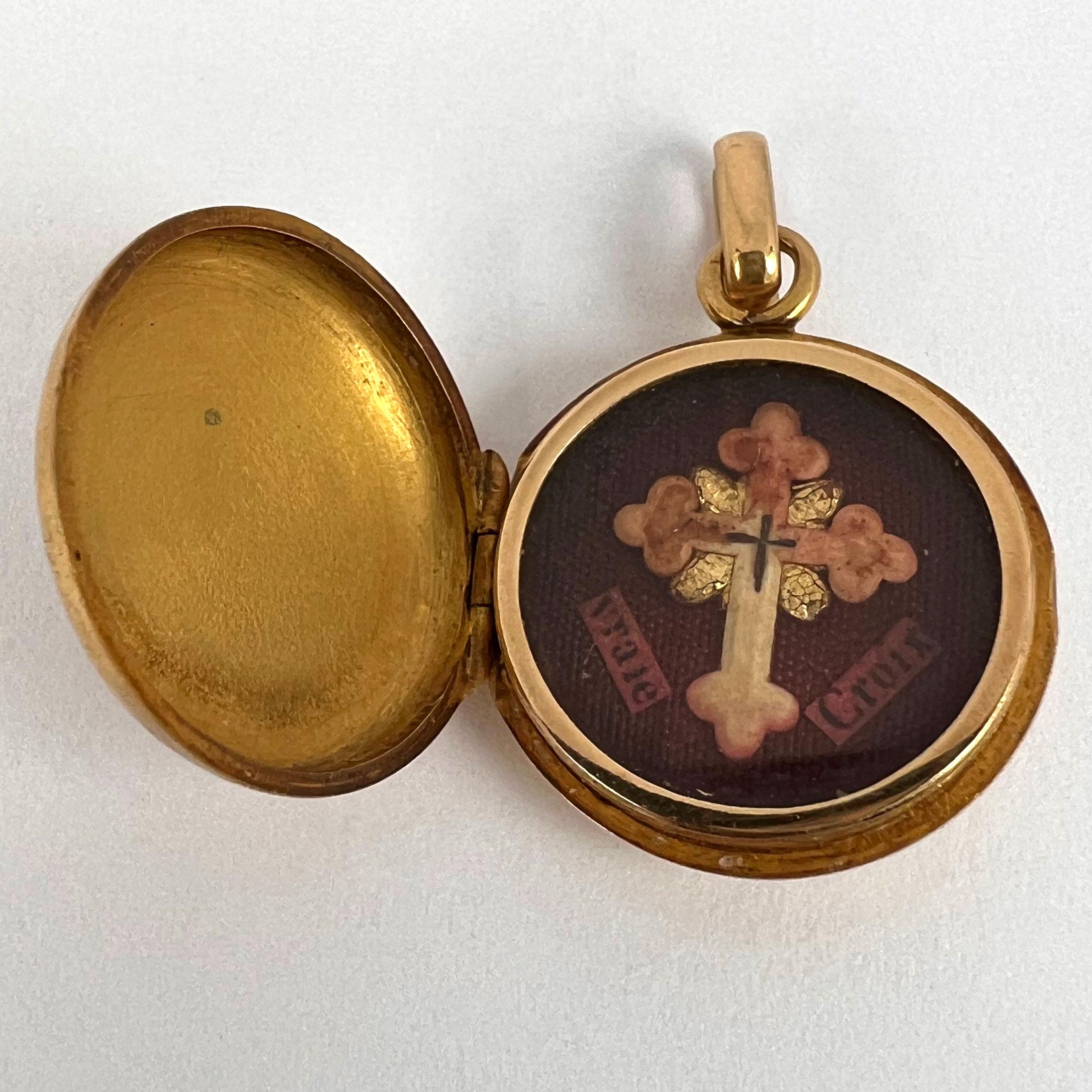 Pendentif médaillon croix réliquaire en or jaune 18 carats et émail  en vente 14
