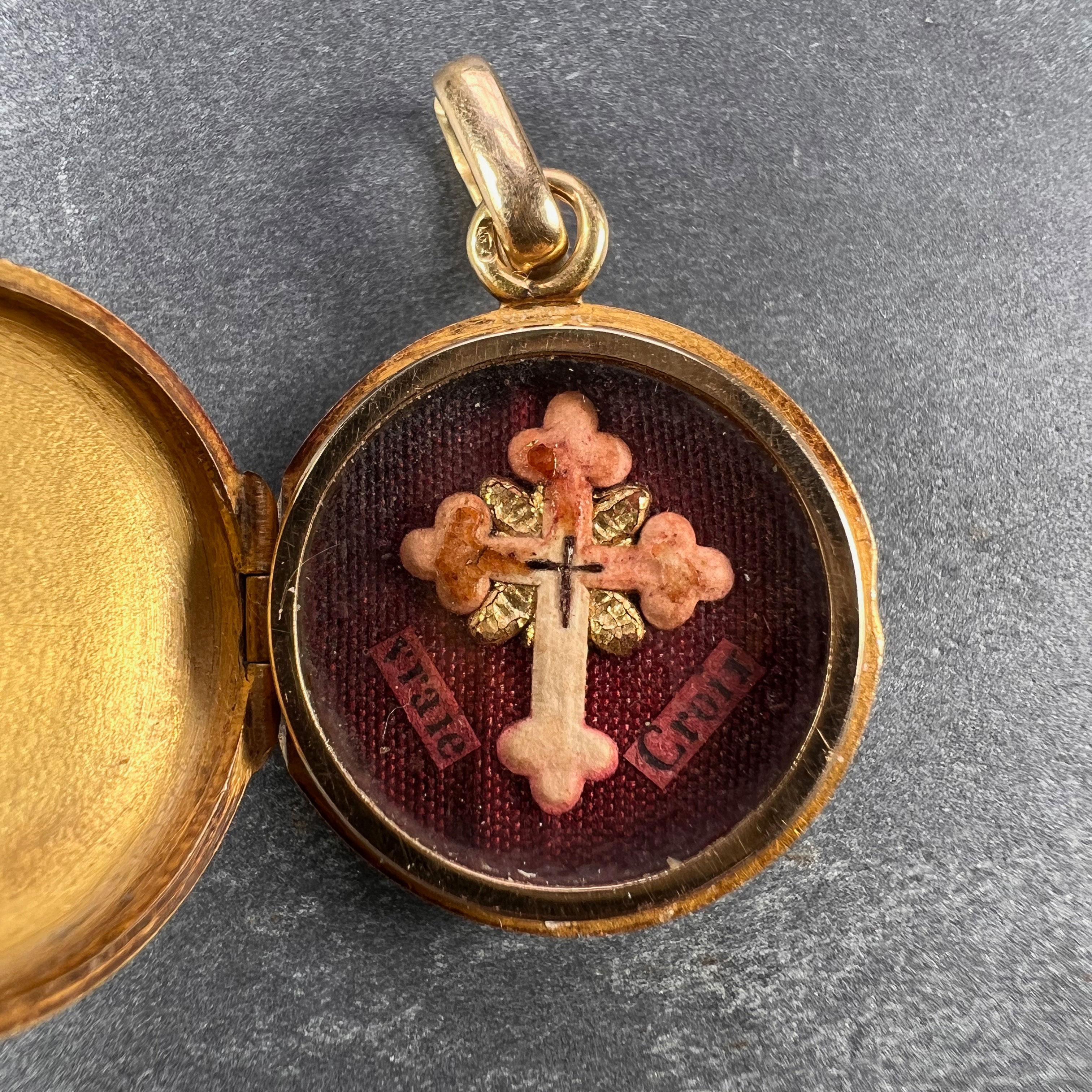 True Cross Reliquary 18k Yellow Gold Enamel Locket Pendant In Good Condition For Sale In London, GB