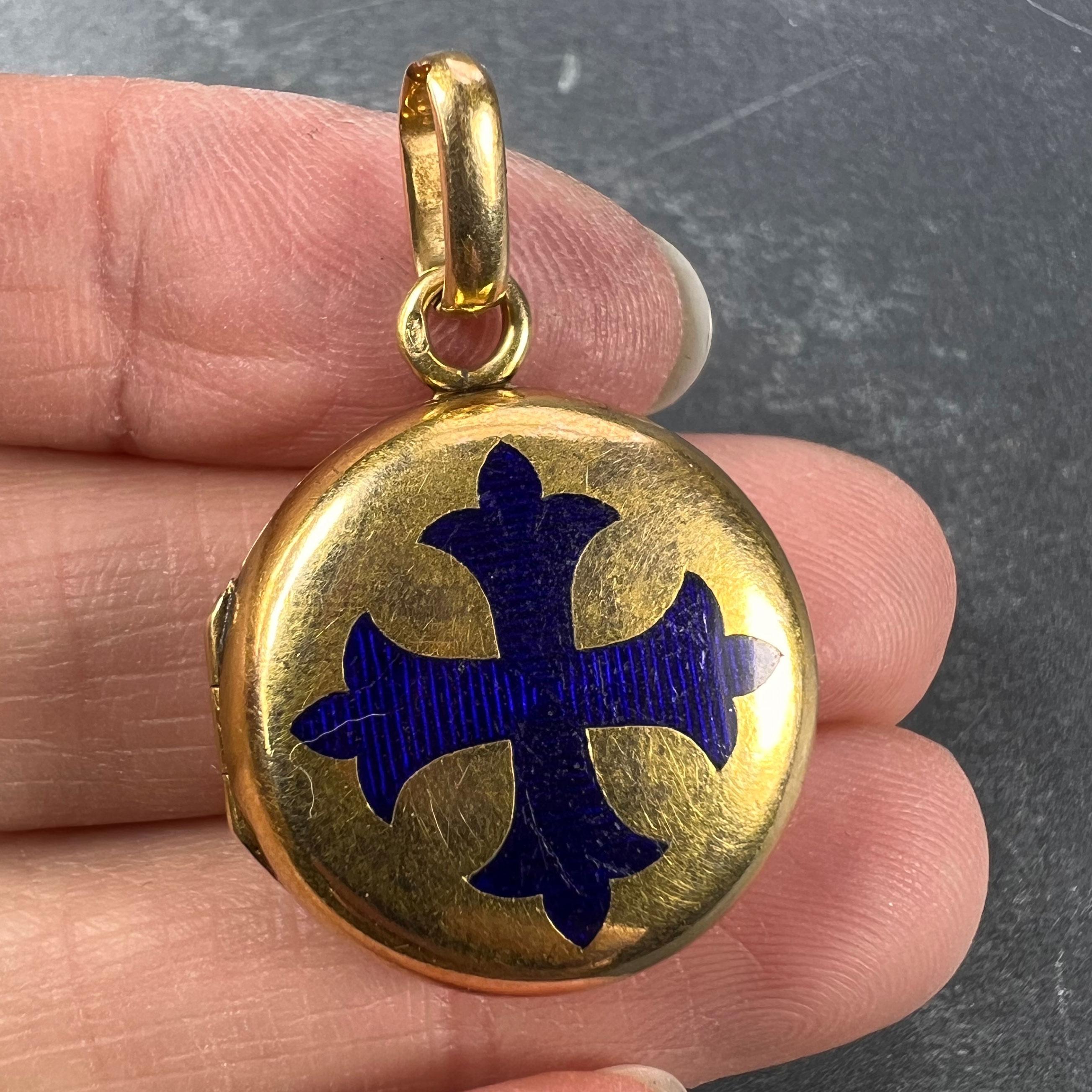 Pendentif médaillon croix réliquaire en or jaune 18 carats et émail  en vente 1