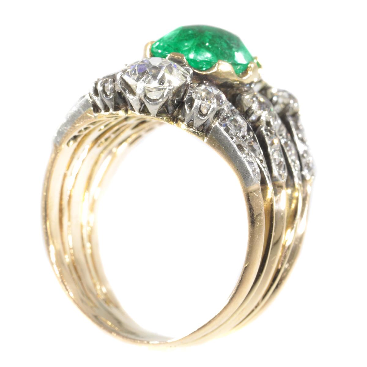 True Eyecatcher Victorian Antique Ring with a 3.50 Carat Ovalcut Emerald 5