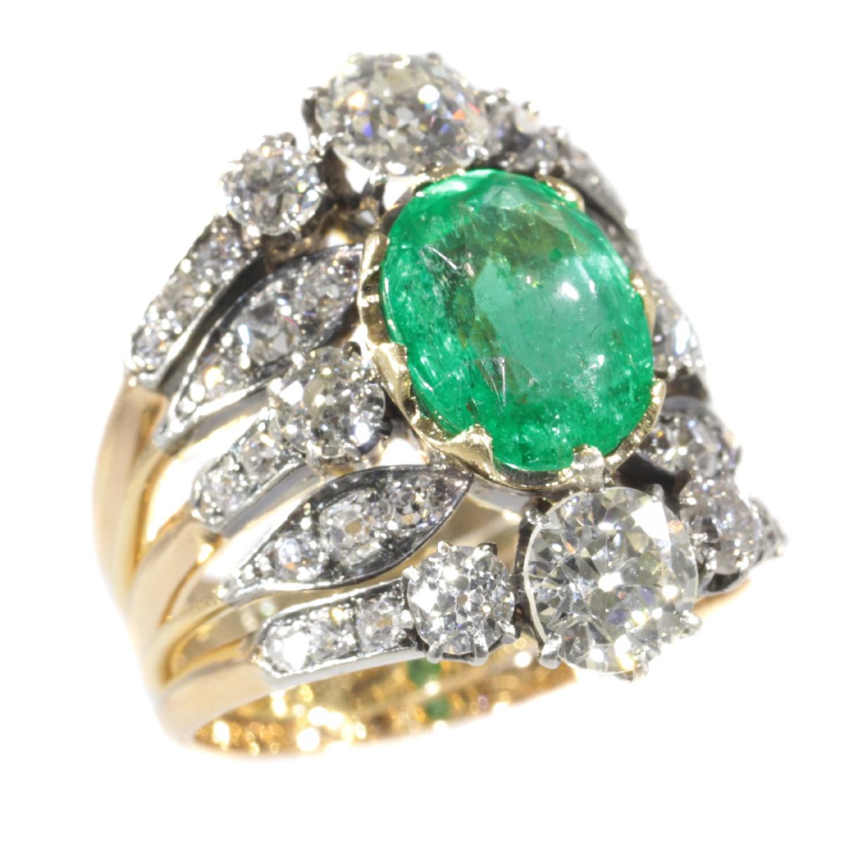 True Eyecatcher Victorian Antique Ring with a 3.50 Carat Ovalcut Emerald 7