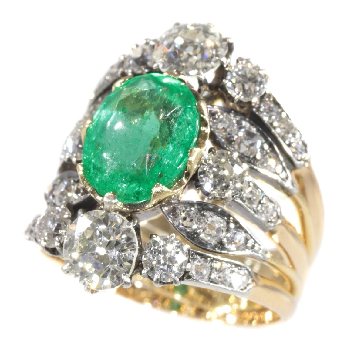 True Eyecatcher Victorian Antique Ring with a 3.50 Carat Ovalcut Emerald 8