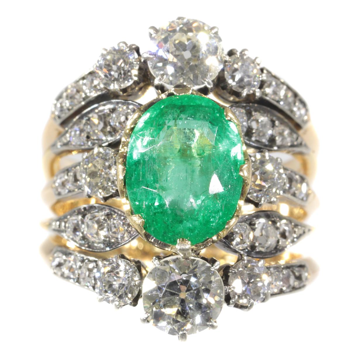 Women's True Eyecatcher Victorian Antique Ring with a 3.50 Carat Ovalcut Emerald