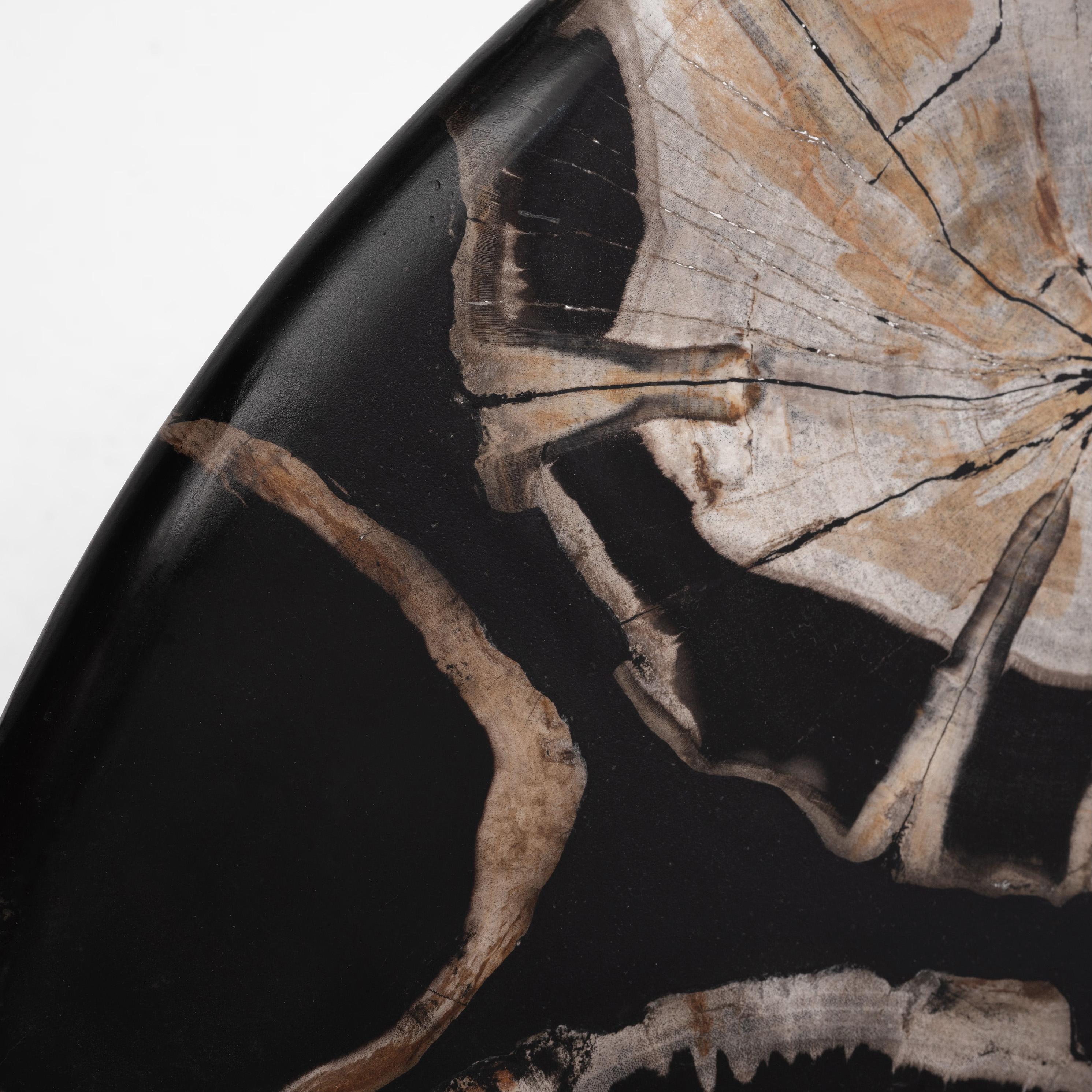 Bois fossilisé Trueing • Table de salle à manger sculpturale en bois pétrifié d'Odditi en vente