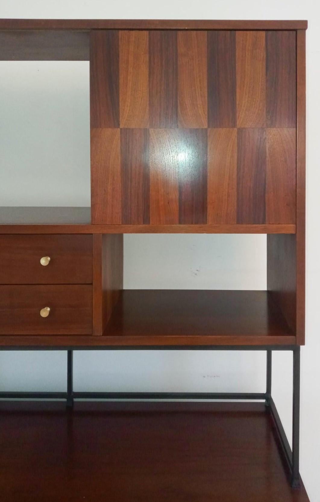 Américain Trueing Mid-Century Classic Inlaid Rosewood Walnut Credenza Cabinet by Stanley USA en vente