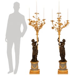 verdadero par de candelabros continentales del siglo XIX de granito, ormolu y bronce
