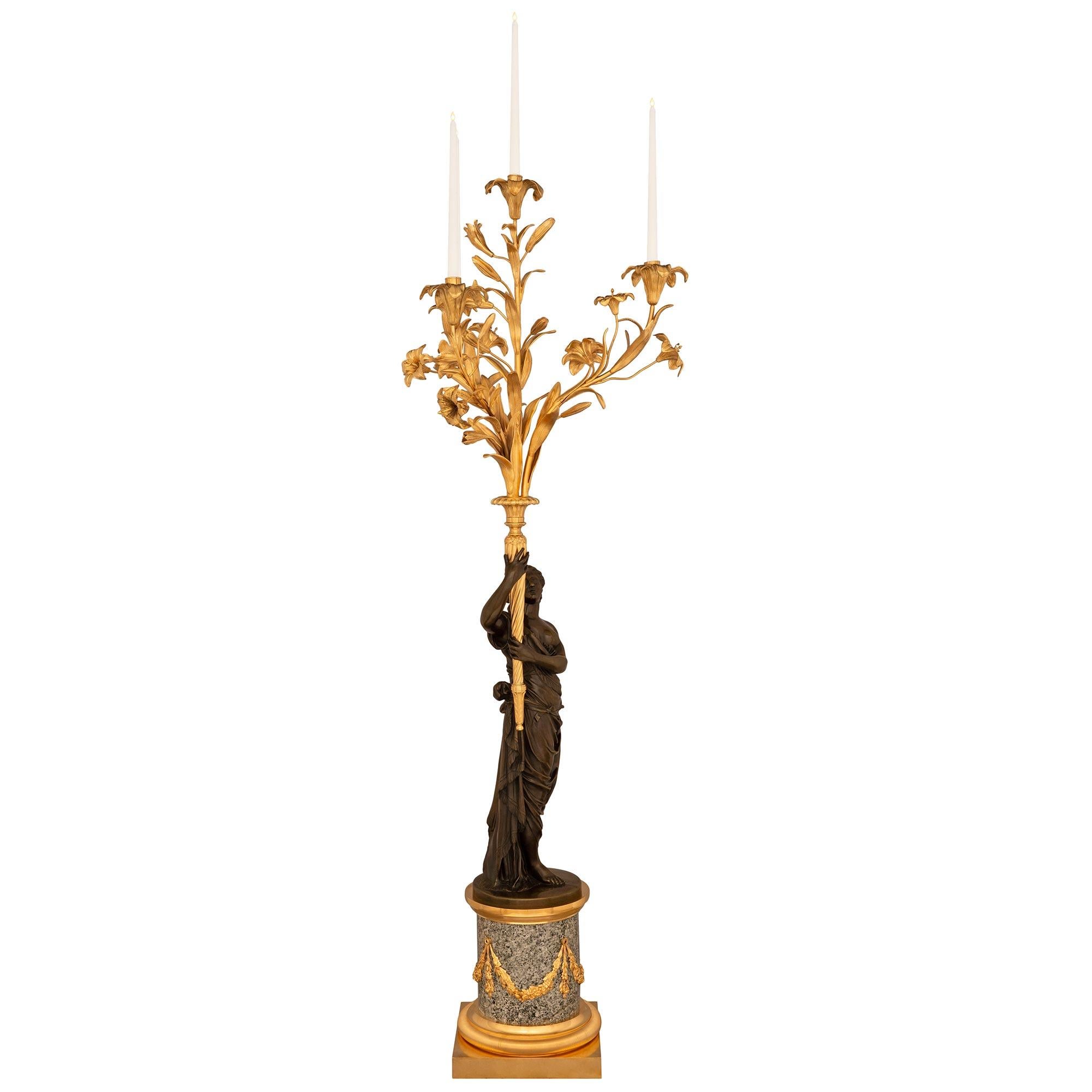 vera coppia di candelabri continentali del XIX secolo in granito, ormolu e bronzo In condizioni buone in vendita a West Palm Beach, FL
