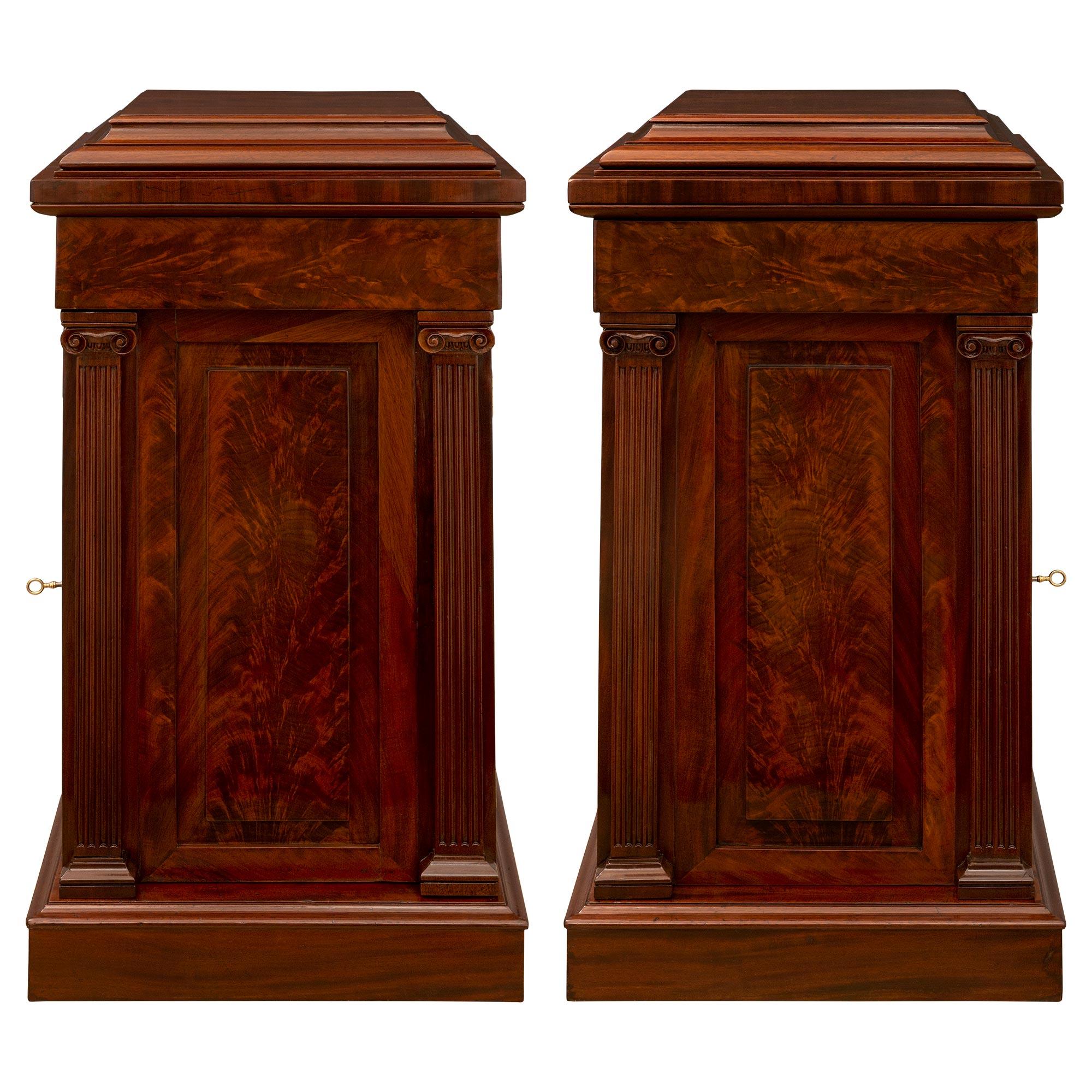 True Pair of English 19th Century Regency Period Flamed Mahogany Pedestals For Sale 9