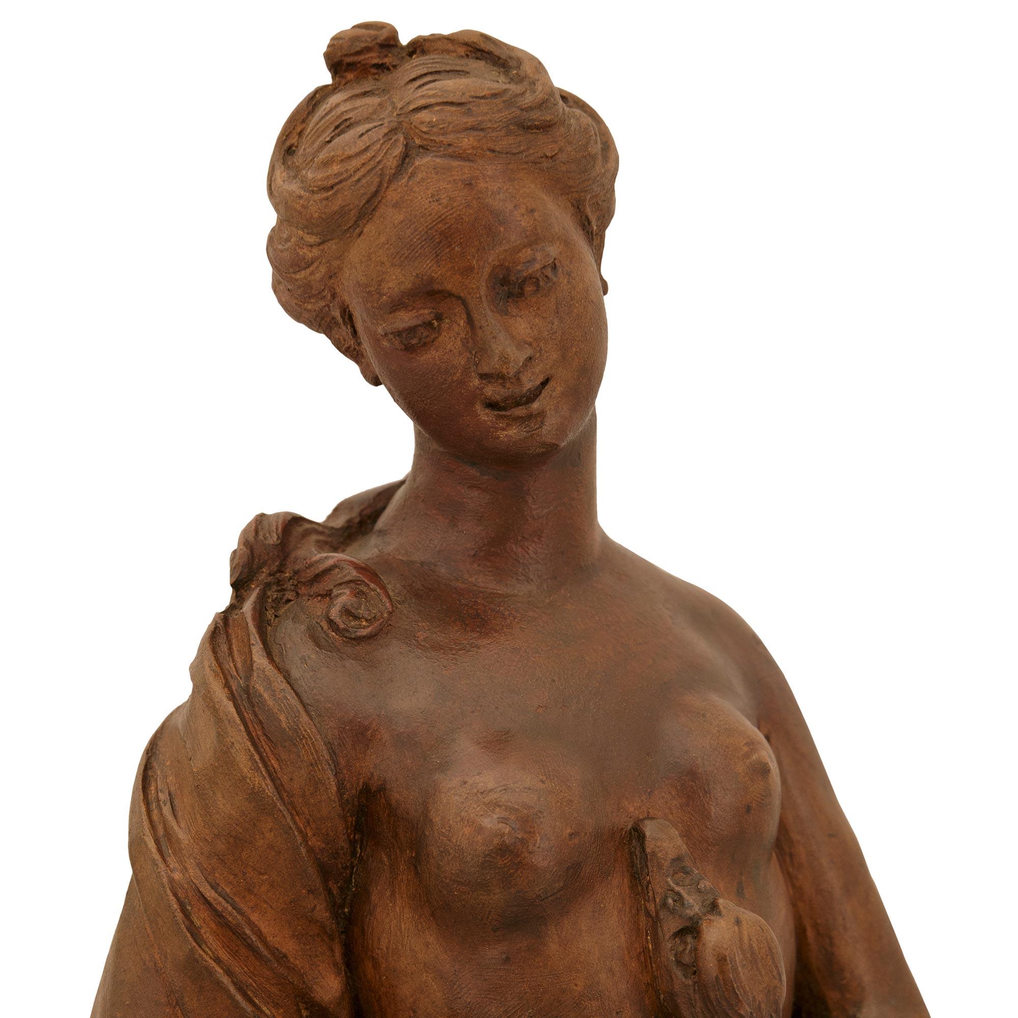 Fino al XVIII secolo vera coppia di statue in terracotta fiamminghe della fine del XVII secolo raffiguranti Leda e Ganimede in vendita
