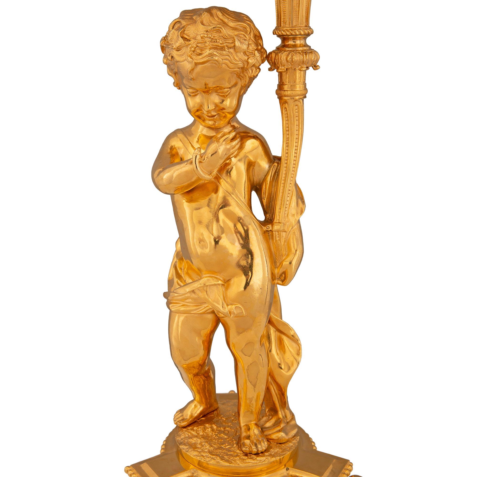Bronze doré Paire de lampes candélabres en bronze doré du 19e siècle, époque Belle Époque en vente