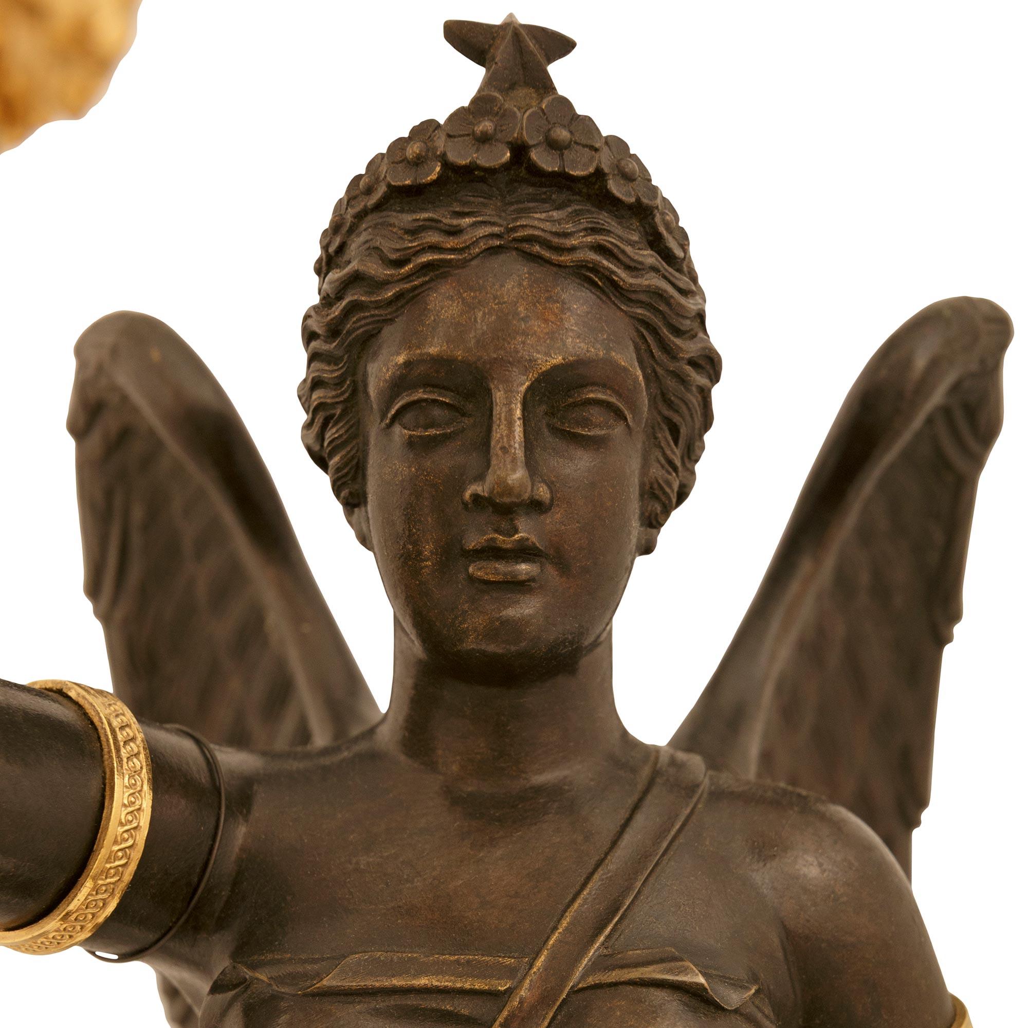 Paar wahre französische Kandelaberlampen aus Bronze, Goldbronze und Marmor aus dem 19. Jahrhundert im Angebot 2