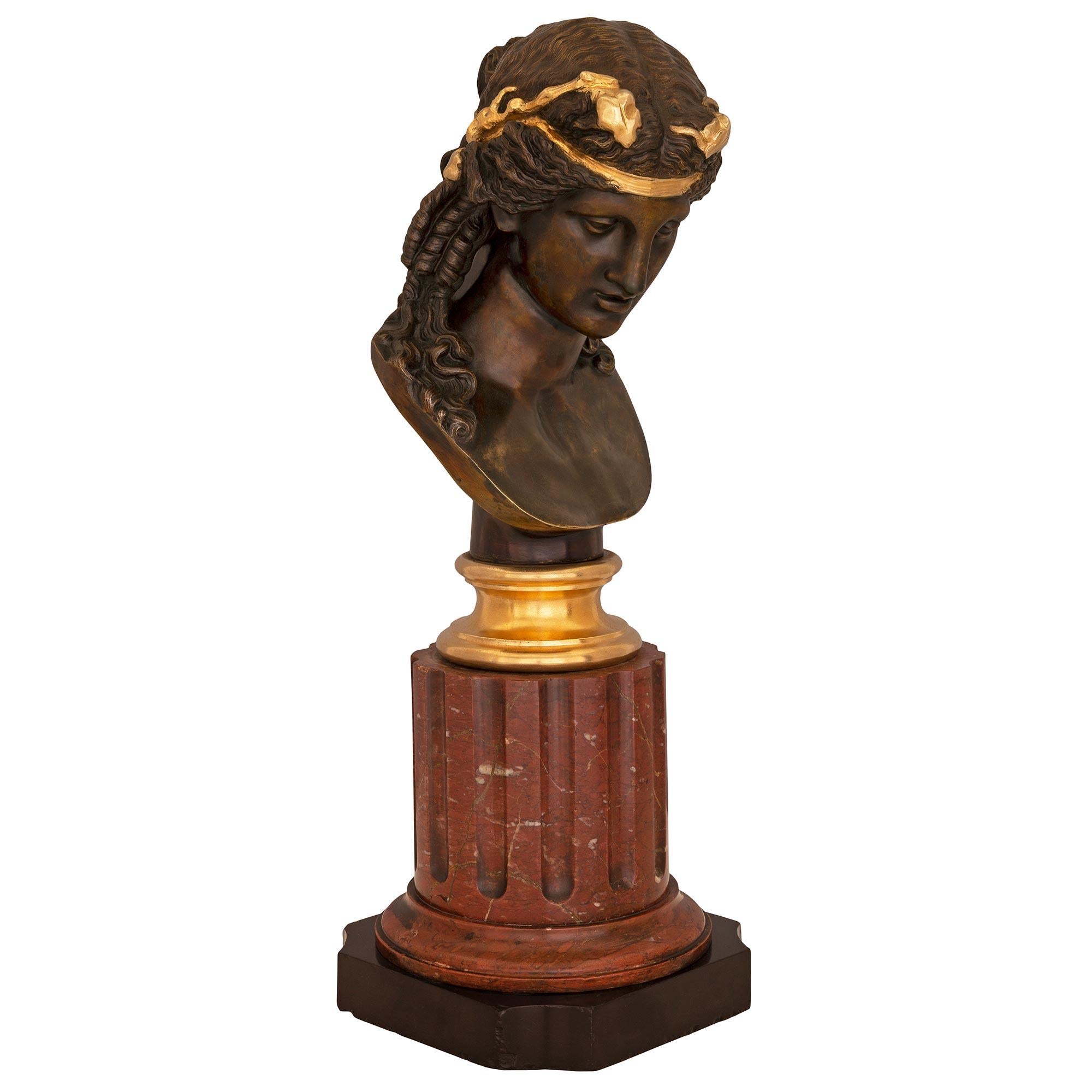 Français Véritable paire de bustes français du XIXe siècle de style Louis XVI et de la Belle Époque  en vente