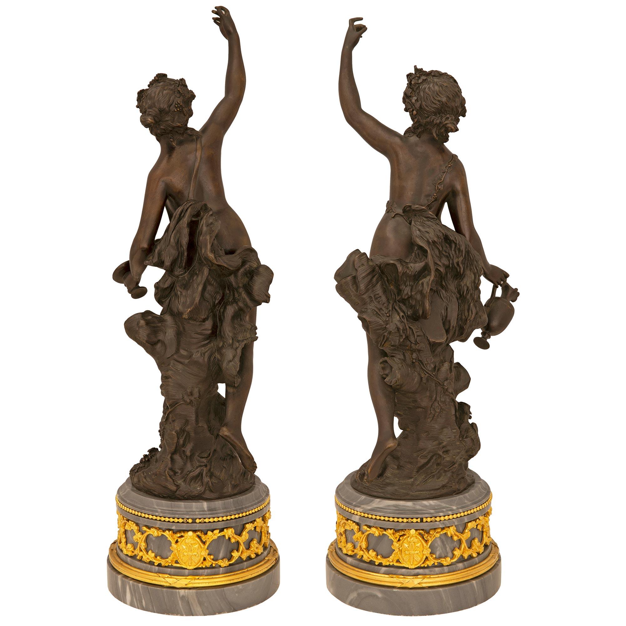 Paar französische Louis-XVI-Statuen aus Bronze, Goldbronze und Marmor aus dem 19. Jahrhundert im Angebot 5