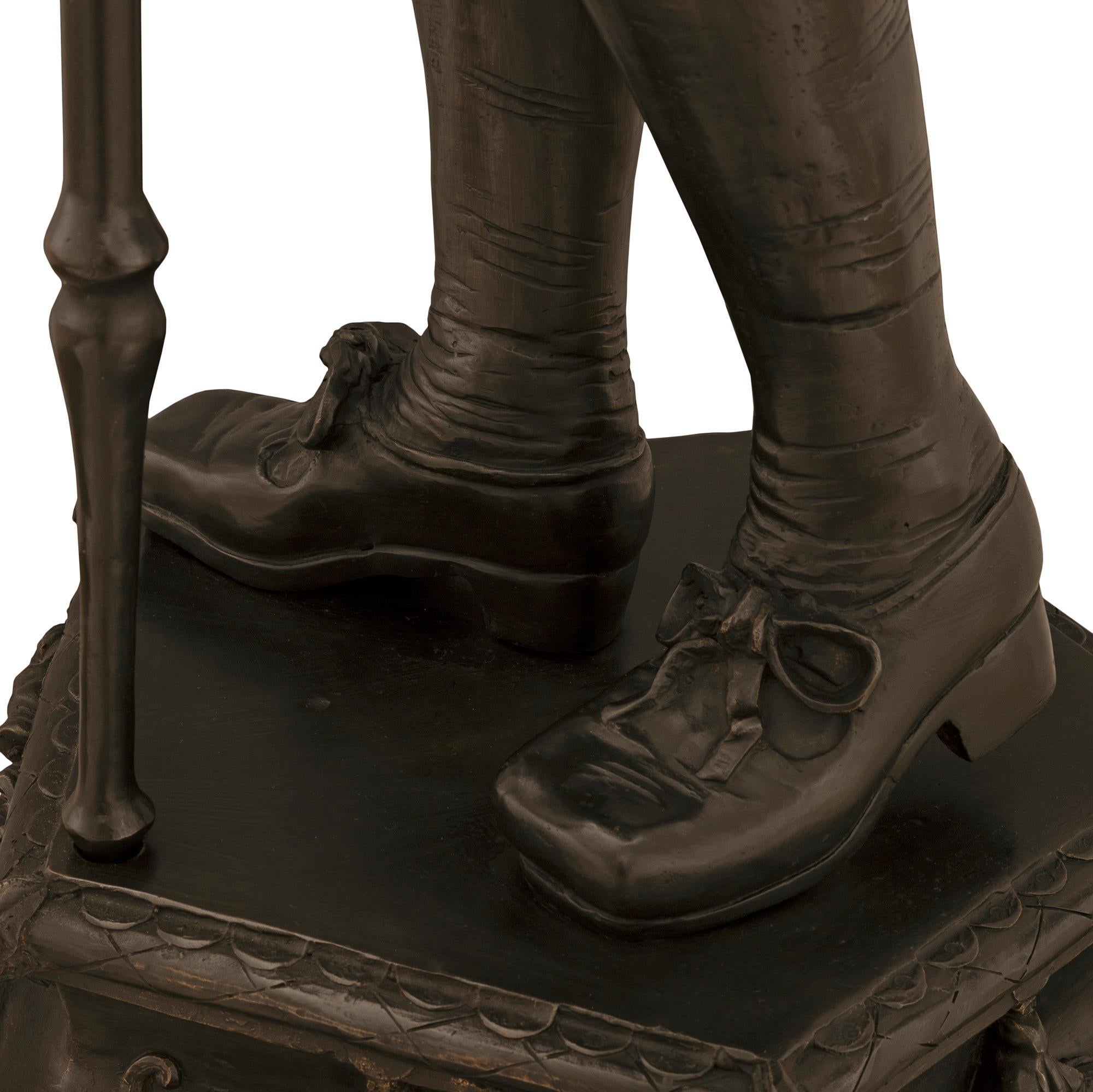es Paar französische Louis-XVI-Bronzestatuen von Soldaten aus dem 19. Jahrhundert im Angebot 4