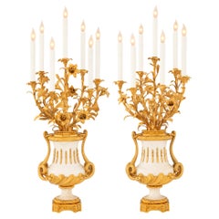 Paire de véritables candélabres français Louis XVI du 19ème siècle en marbre et bronze doré