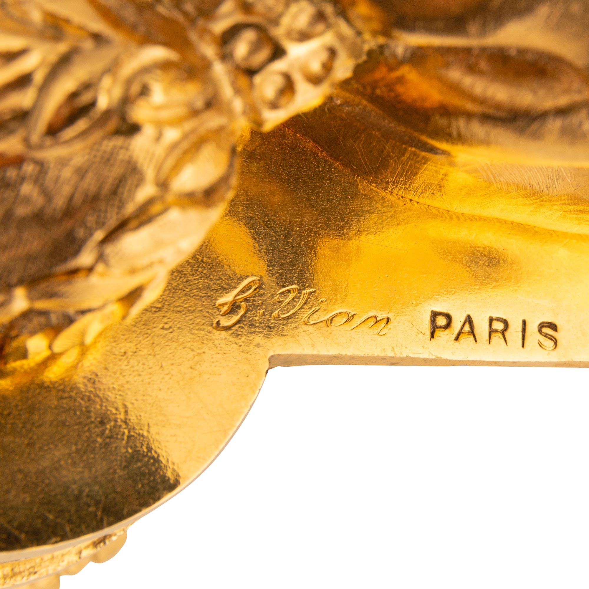 Trueing Pair Französisch 19. Jahrhundert Louis XVI St. Ormolu und Bronze Andirons im Angebot 3