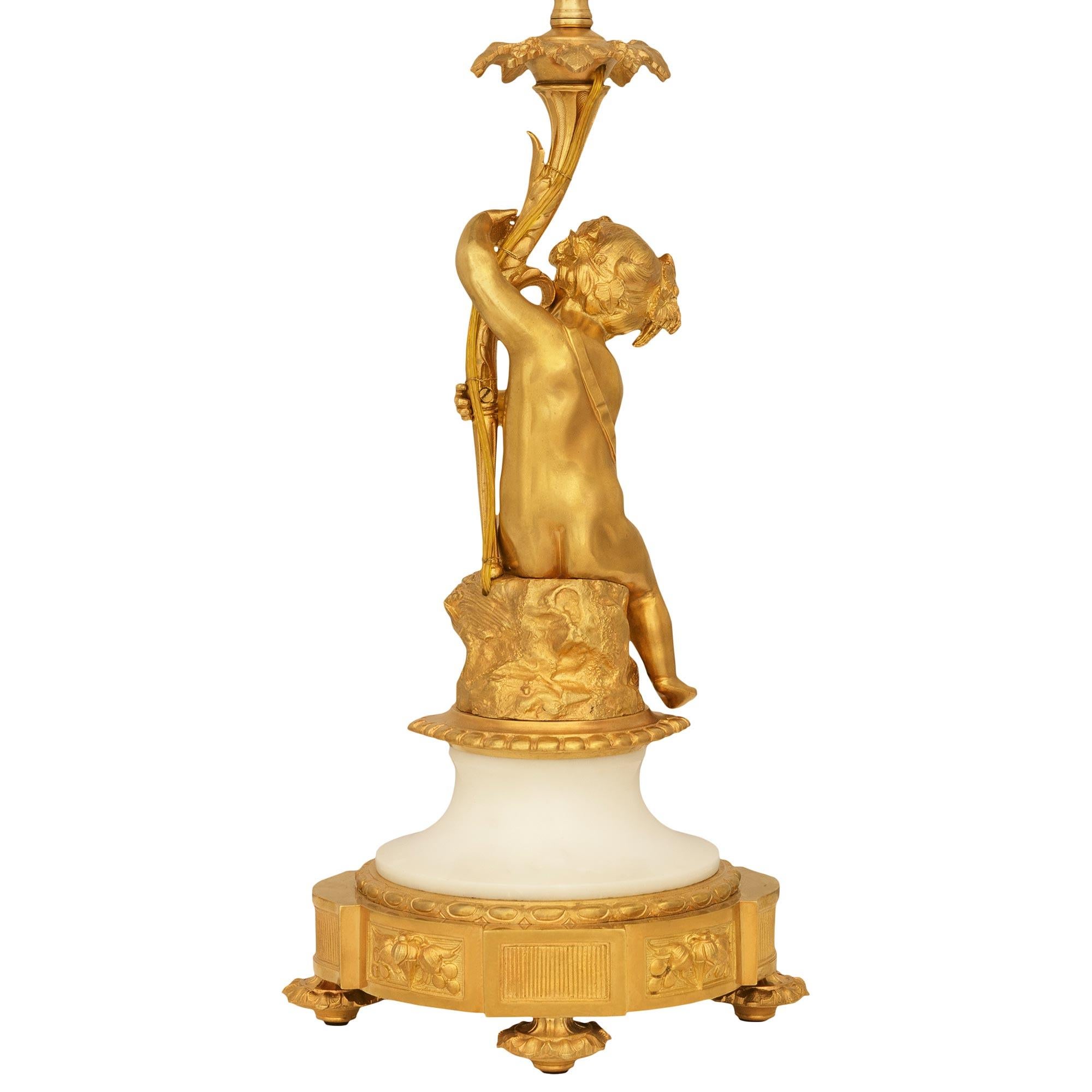 Coppia di lampade francesi del XIX secolo in stile Luigi XVI con ormolatura e marmo in vendita 5