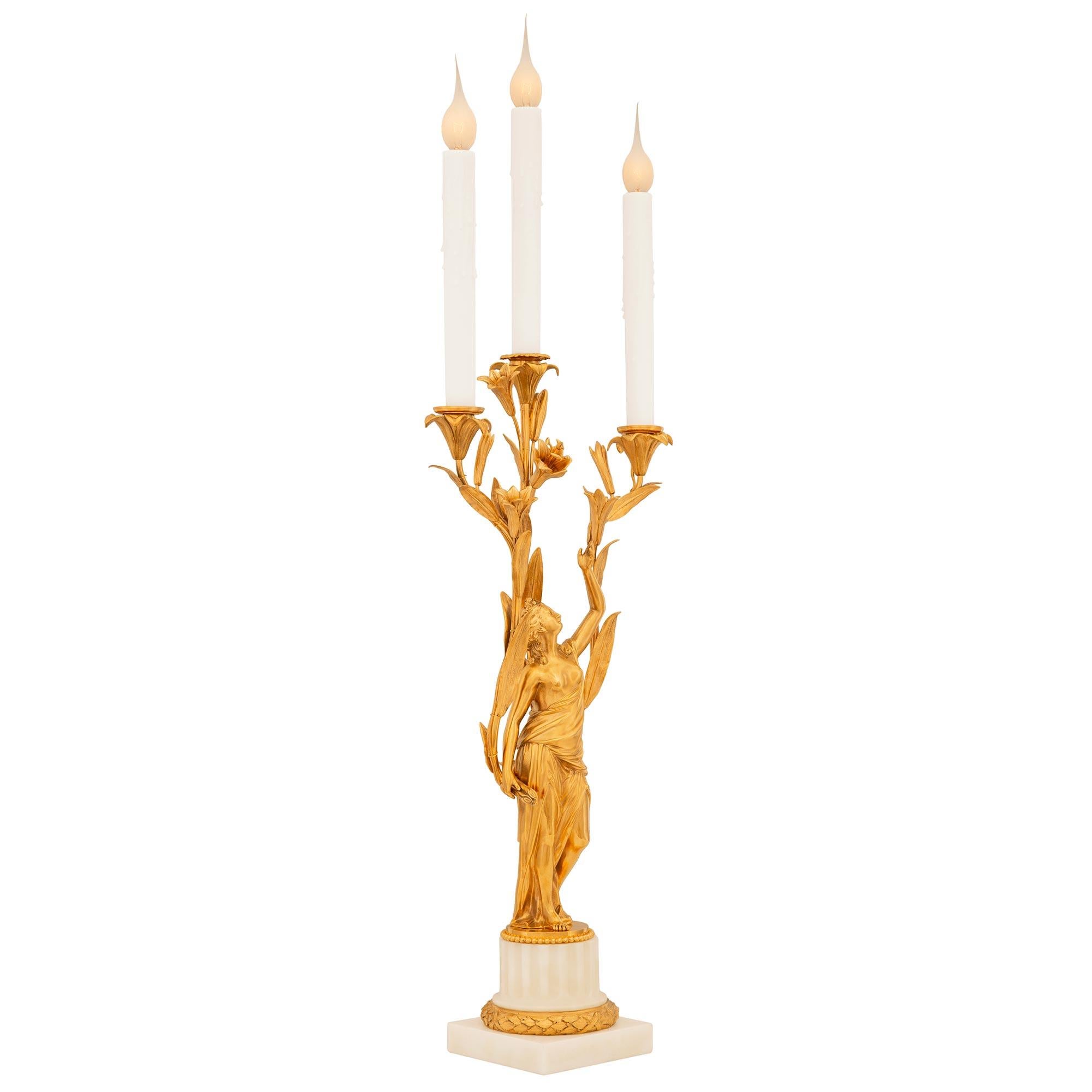 Francese vera coppia di lampade francesi del XIX secolo in stile Luigi XVI in ormolu e marmo in vendita