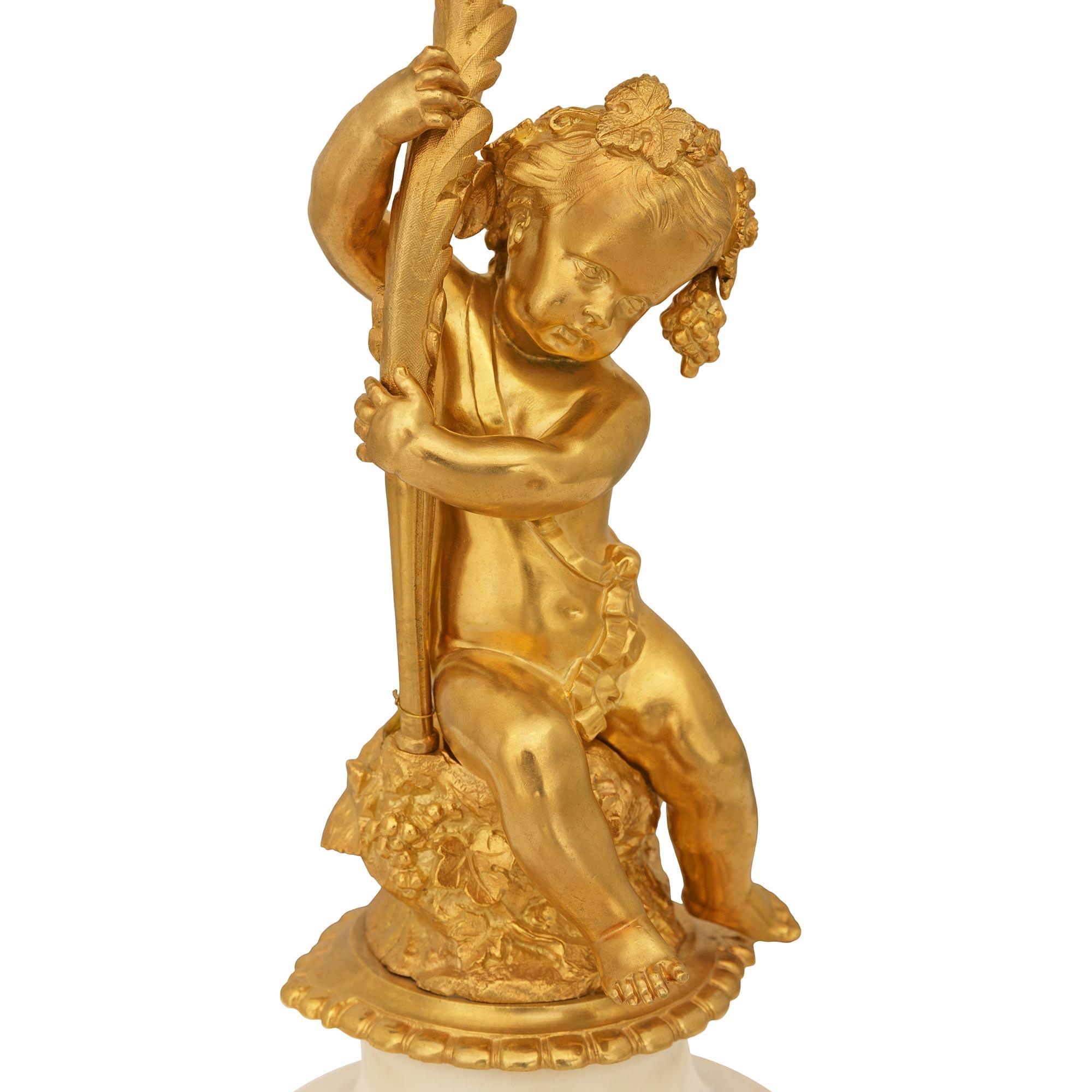 Coppia di lampade francesi del XIX secolo in stile Luigi XVI con ormolatura e marmo in vendita 1