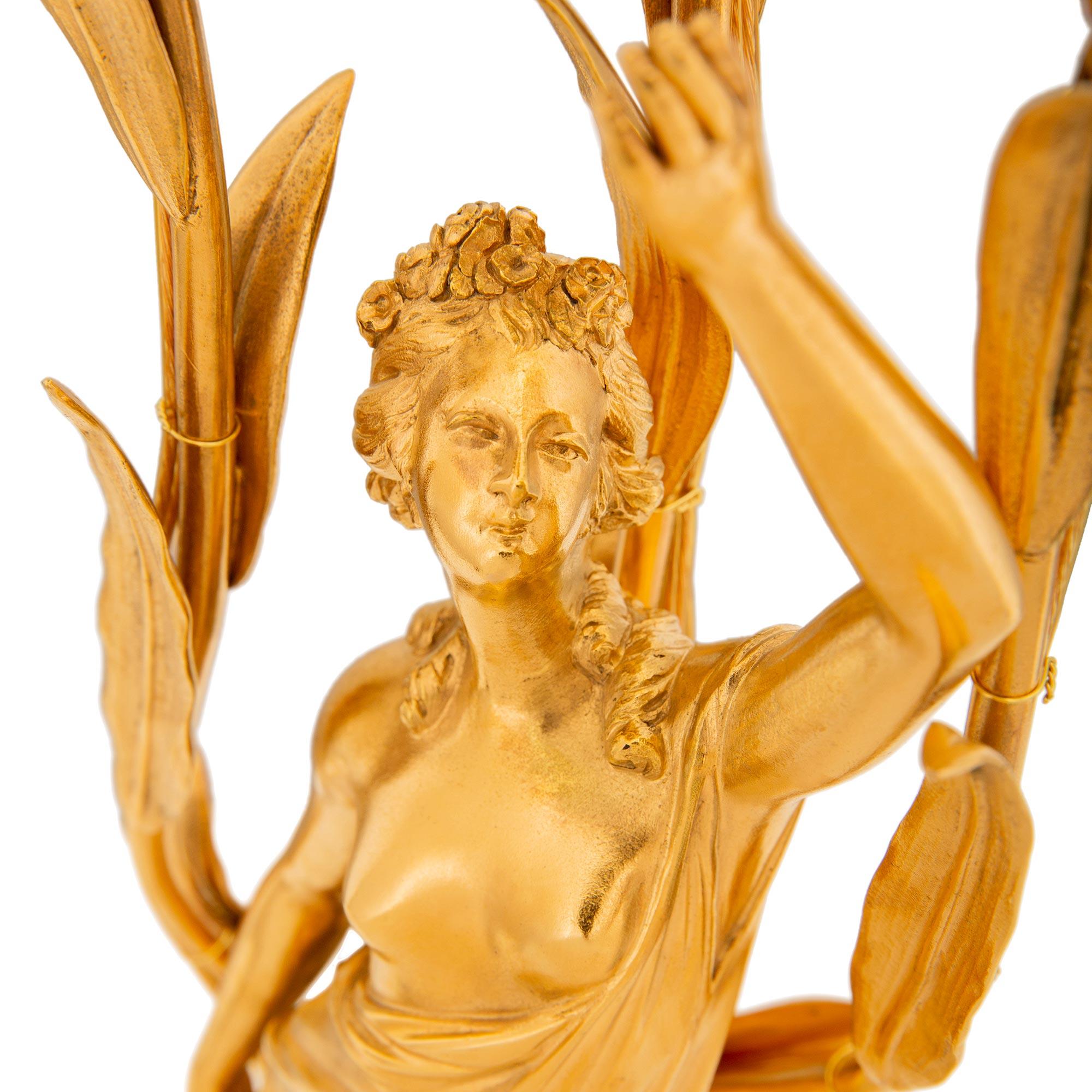 vera coppia di lampade francesi del XIX secolo in stile Luigi XVI in ormolu e marmo in vendita 2