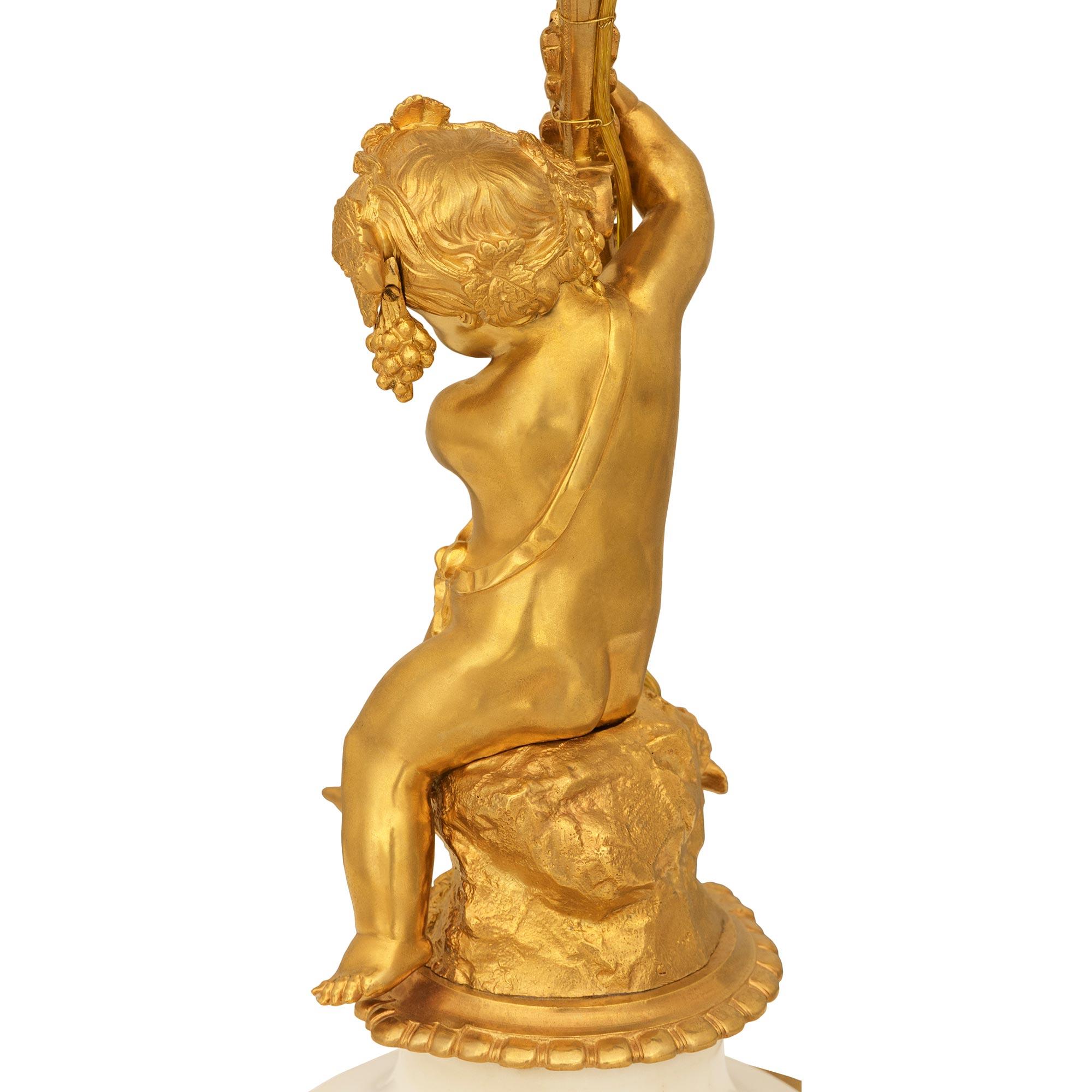 Coppia di lampade francesi del XIX secolo in stile Luigi XVI con ormolatura e marmo in vendita 3