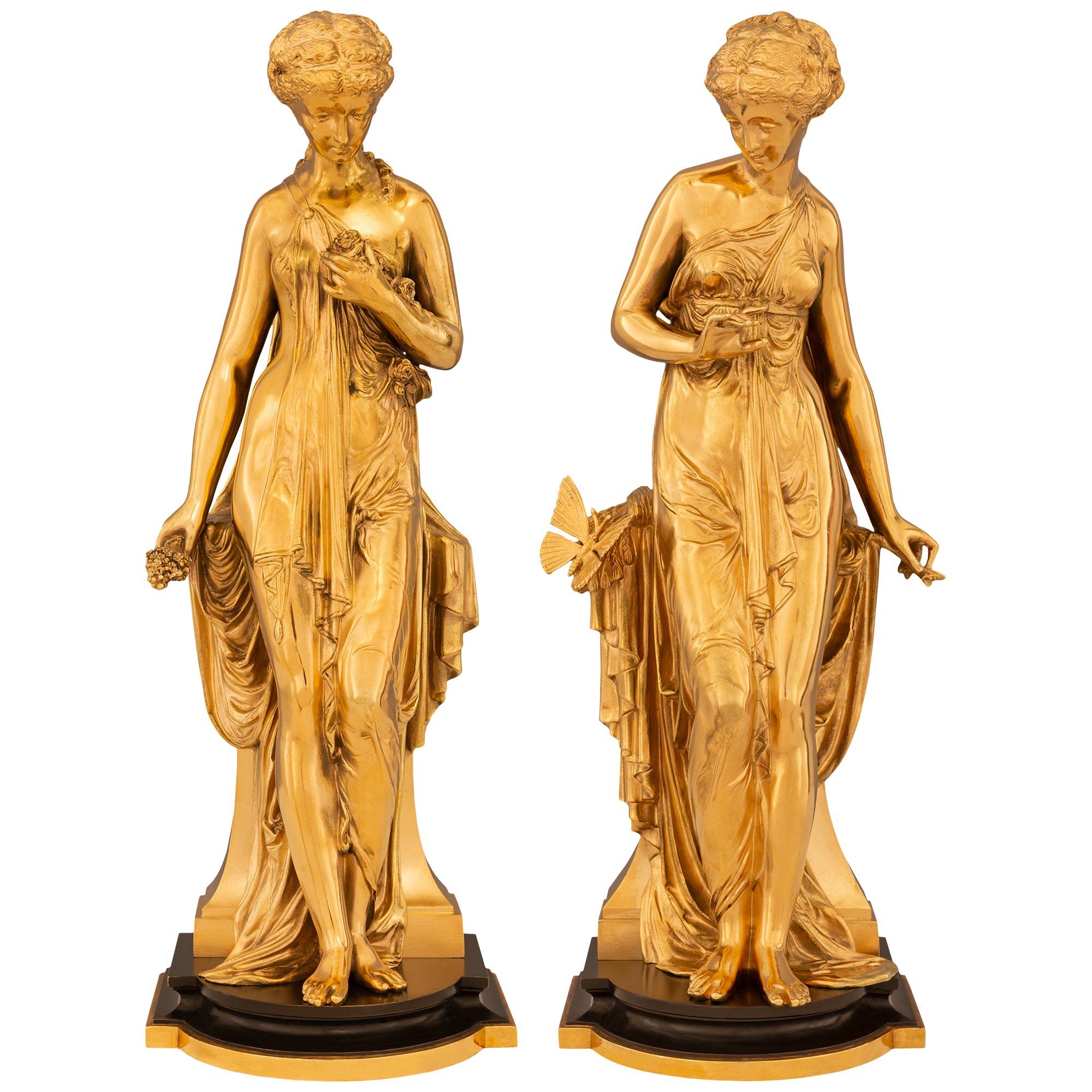 Paire de statues néoclassiques françaises du 19ème siècle en bronze et ormolu en vente 2