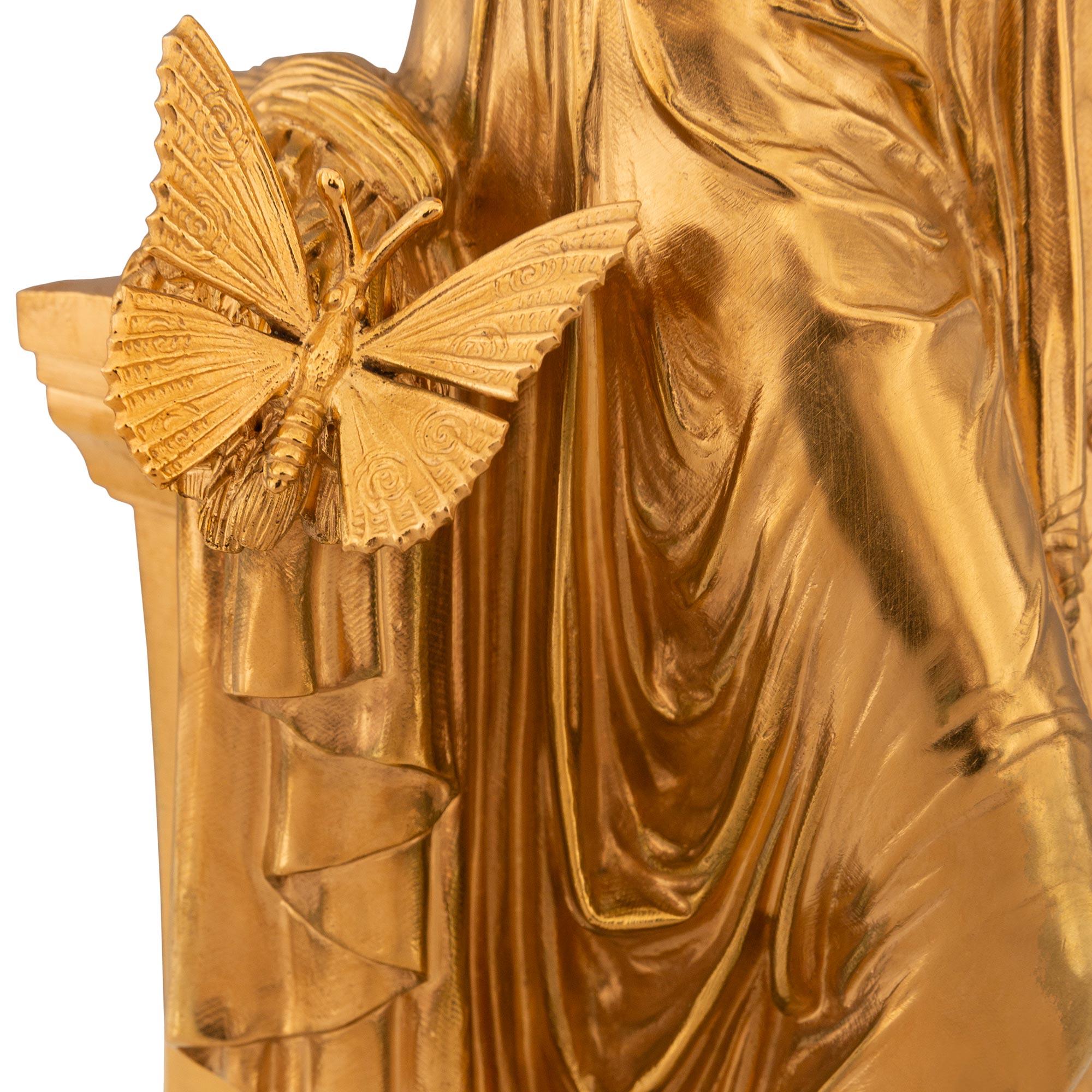 XIXe siècle Paire de statues néoclassiques françaises du 19ème siècle en bronze et ormolu en vente