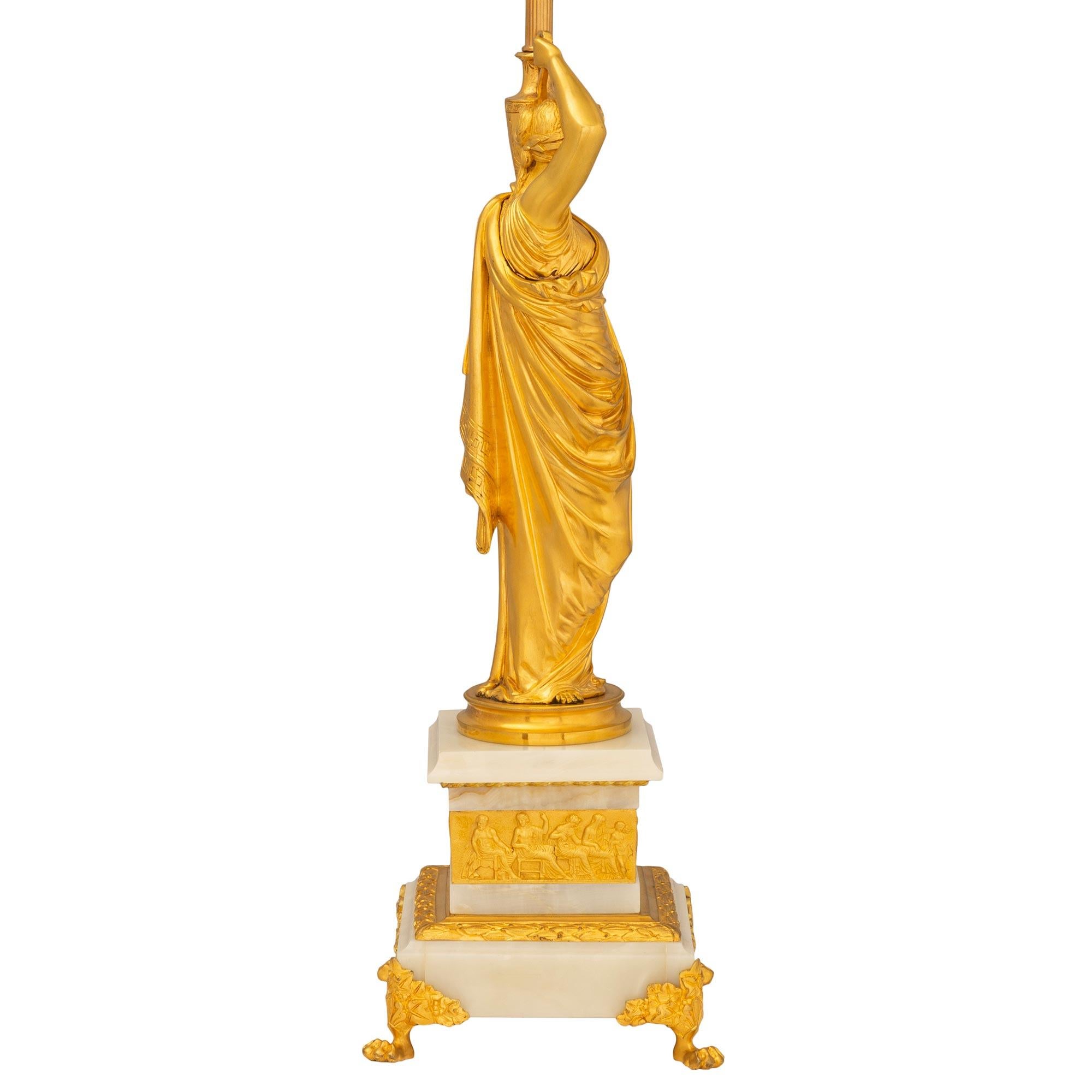 Néoclassique Paire de véritables lampes néoclassiques françaises du XIXe siècle en bronze doré et onyx en vente