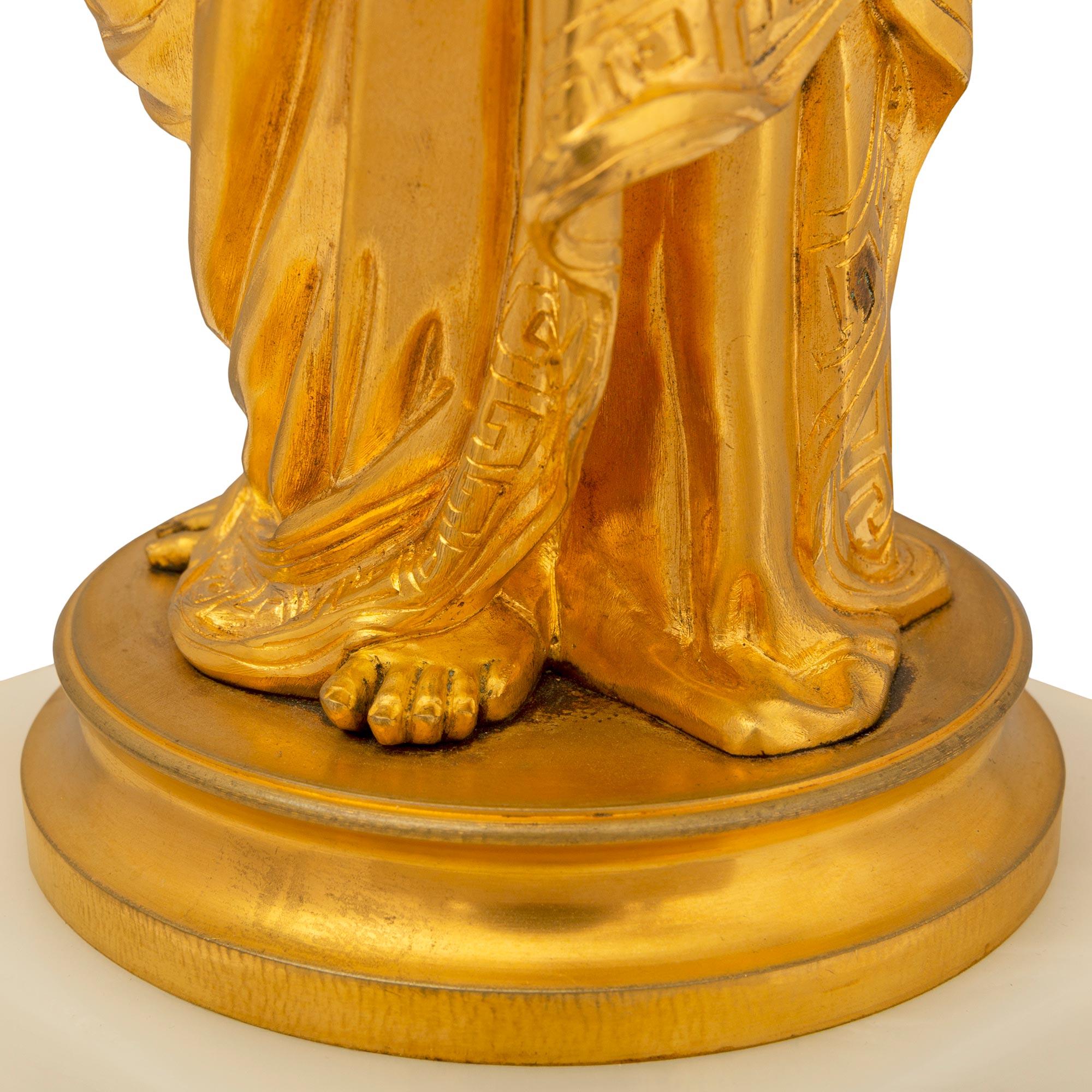 Paire de véritables lampes néoclassiques françaises du XIXe siècle en bronze doré et onyx en vente 1