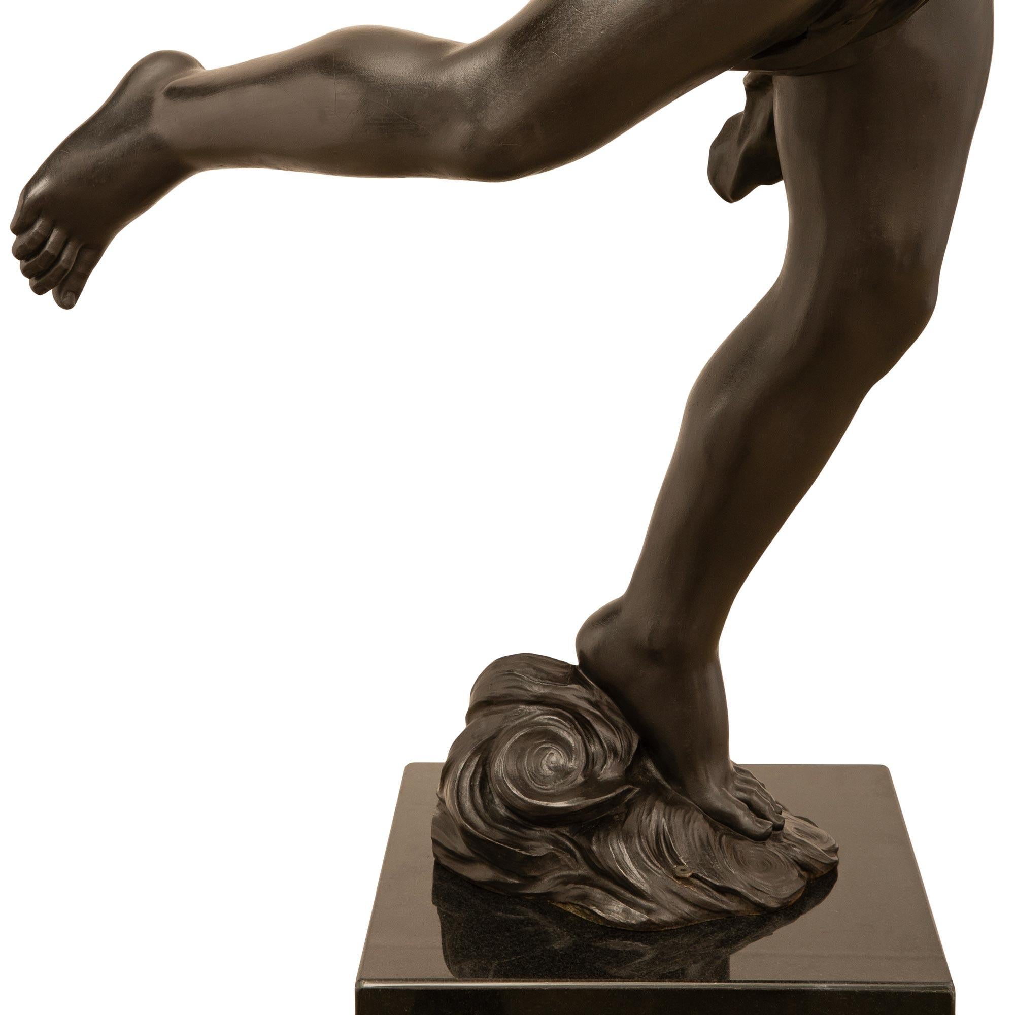 True True, Paar französische Statuen aus patinierter Bronze im neoklassischen Stil des 19. Jahrhunderts im Angebot 1