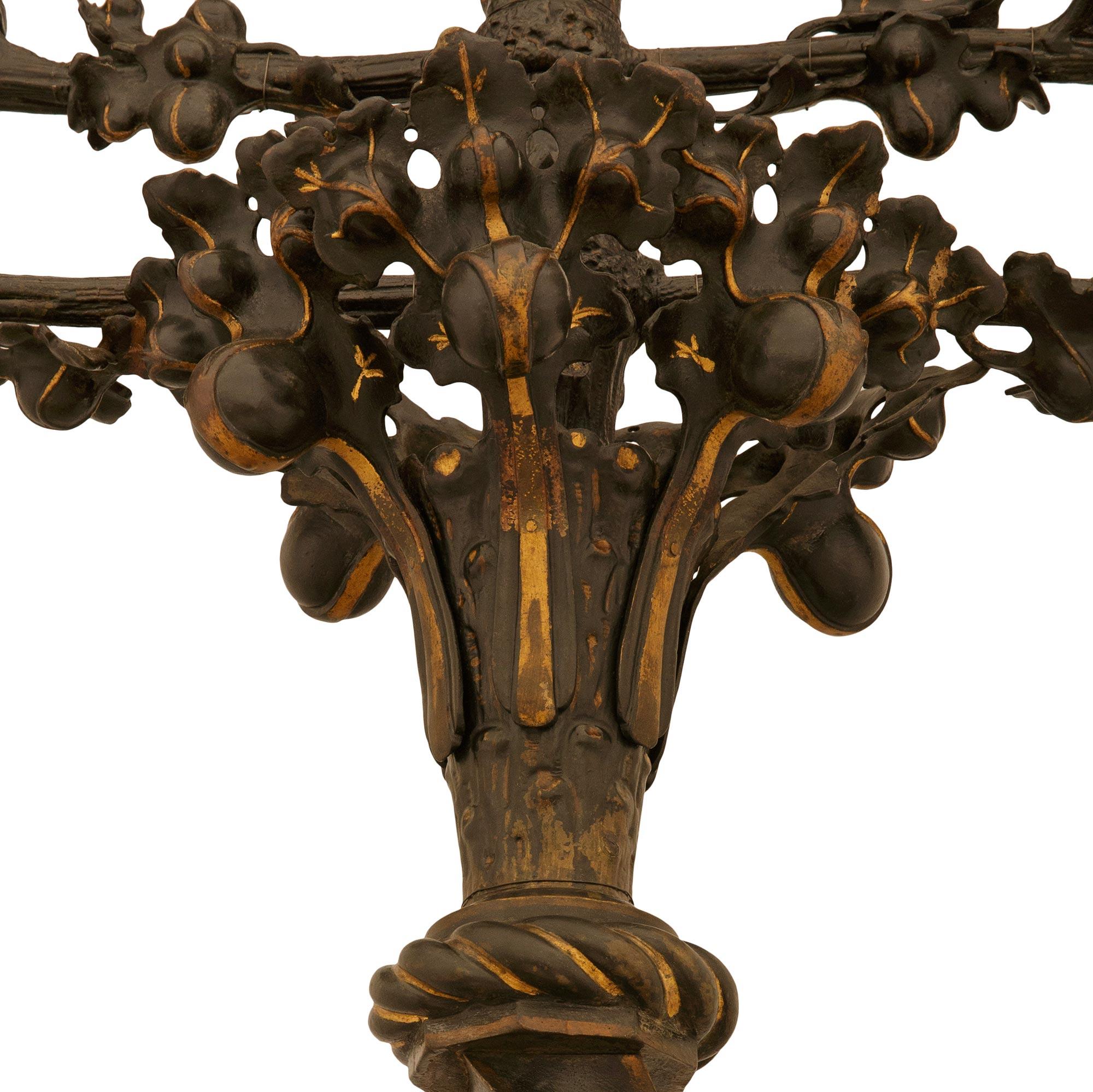 Bronzo Trueing, coppia di pavimenti francesi del XIX secolo in bronzo patinato e dorato. in vendita