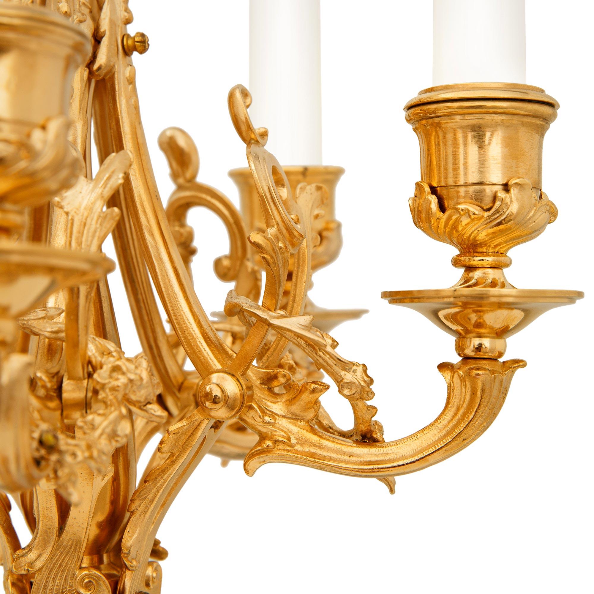 Similoro vera coppia di candelabri francesi del XIX secolo in marmo Rouge Griotte e Ormolu in vendita