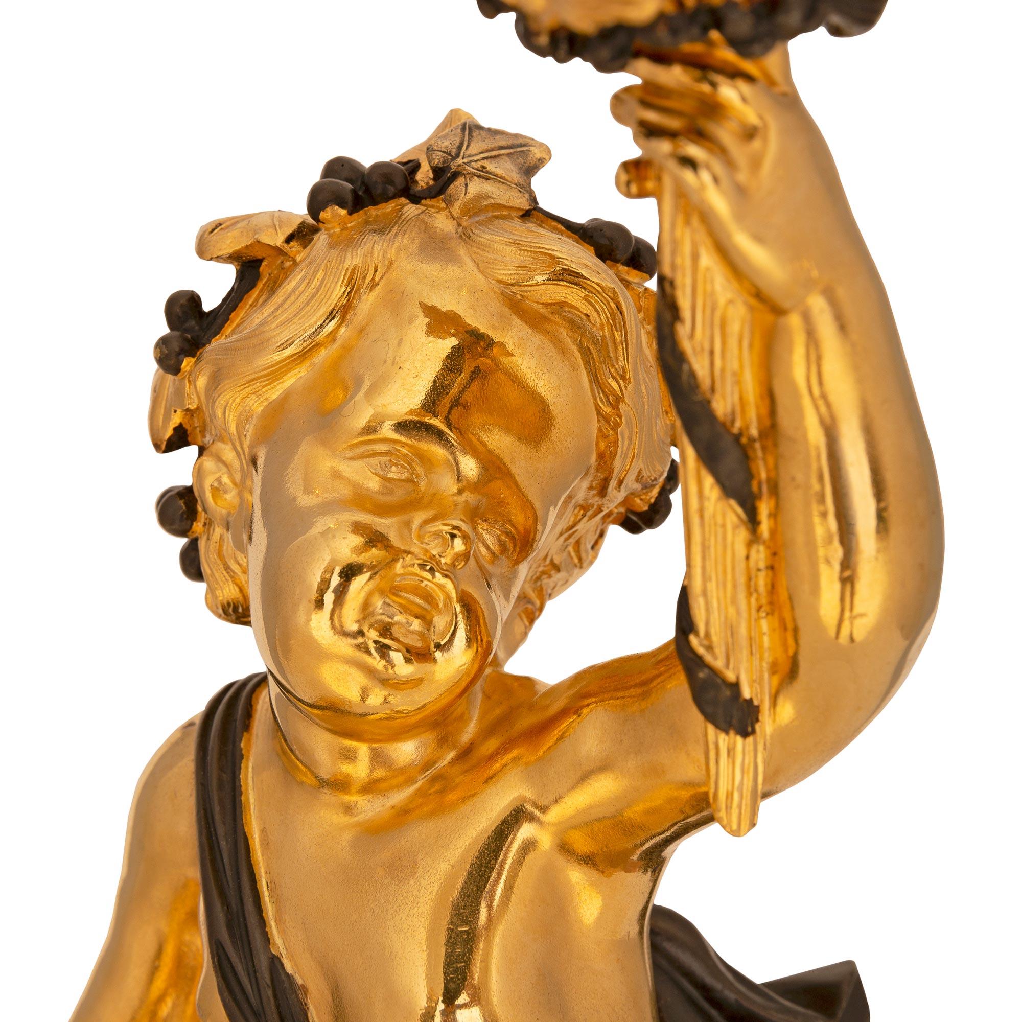 Patiné Paire de lampes en bronze et bronze doré d'époque française du 19ème siècle. en vente