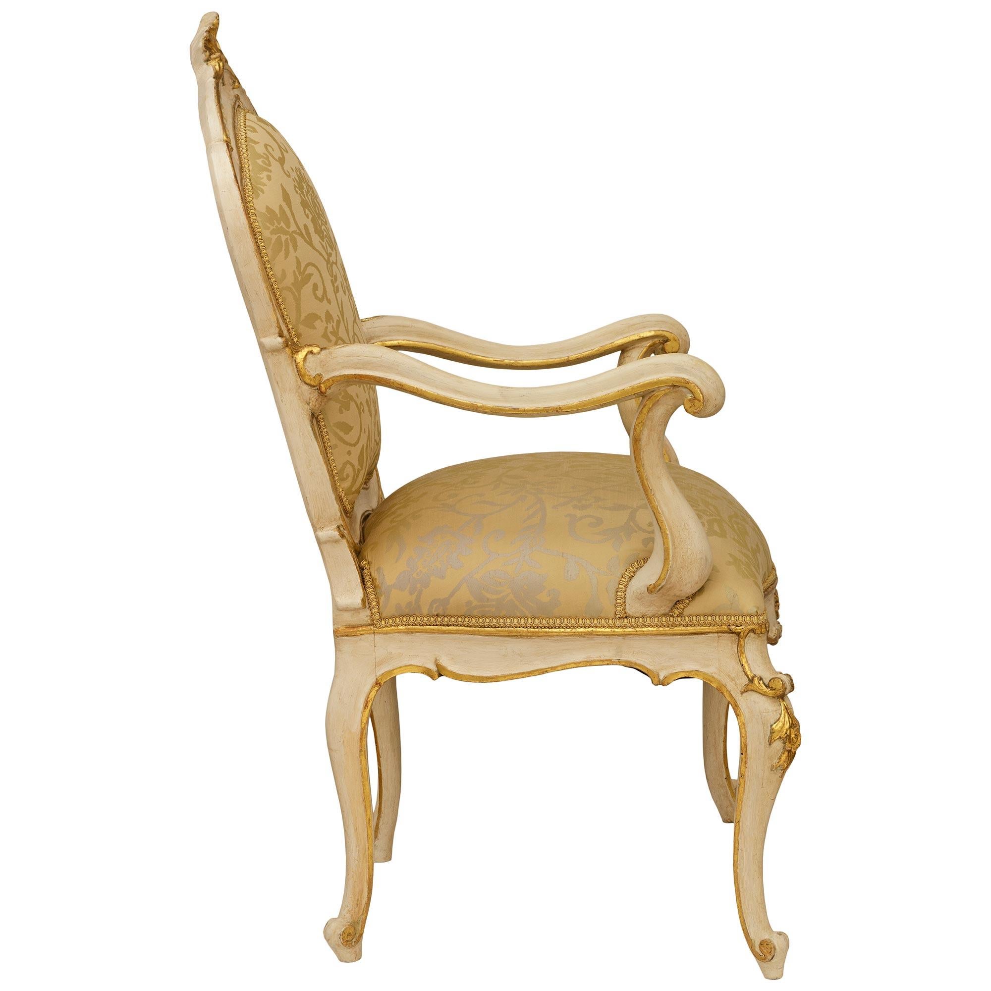 XIXe siècle Trueing paire de fauteuils italiens du 19e siècle de style Louis XV patinés et en bois doré en vente