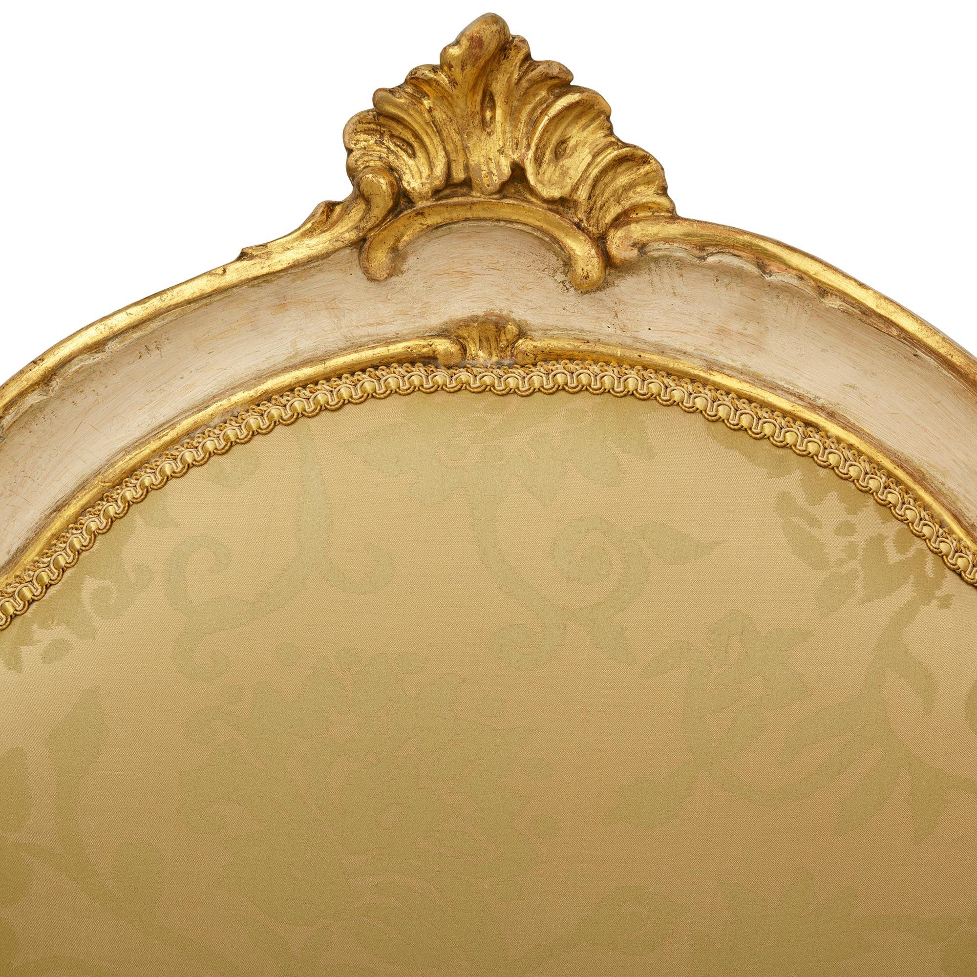 Bois doré Trueing paire de fauteuils italiens du 19e siècle de style Louis XV patinés et en bois doré en vente