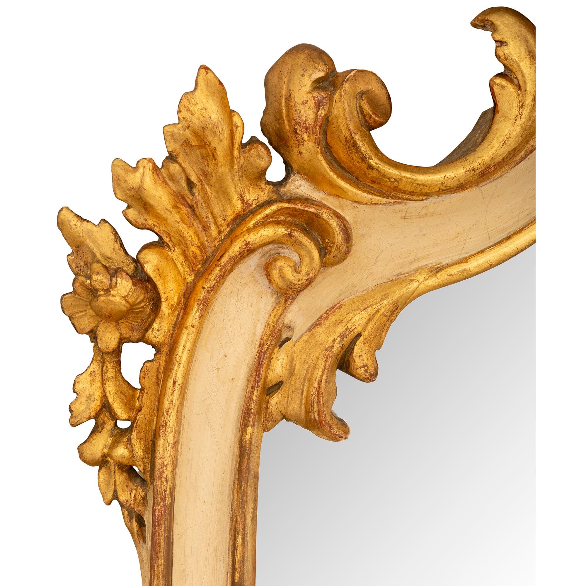 Trueing Paar italienische Spiegel aus dem 19. Jahrhundert, Louis XV, patiniert und aus Giltwood (Patiniert) im Angebot