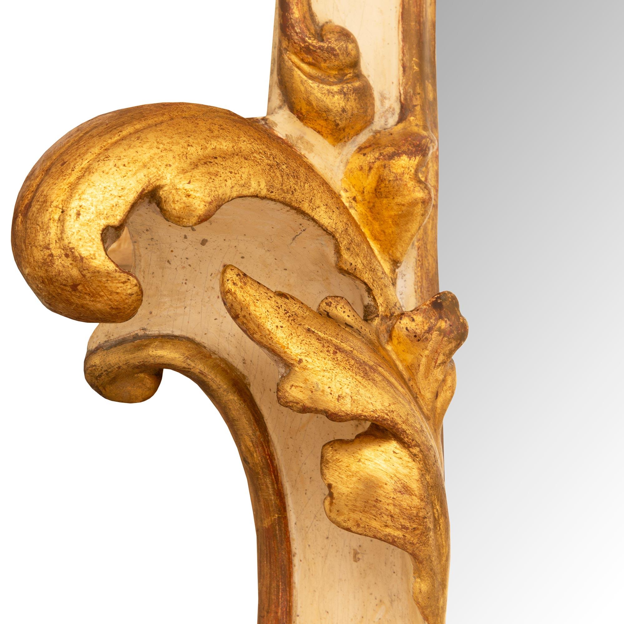 Trueing Paar italienische Spiegel aus dem 19. Jahrhundert, Louis XV, patiniert und aus Giltwood im Zustand „Gut“ im Angebot in West Palm Beach, FL