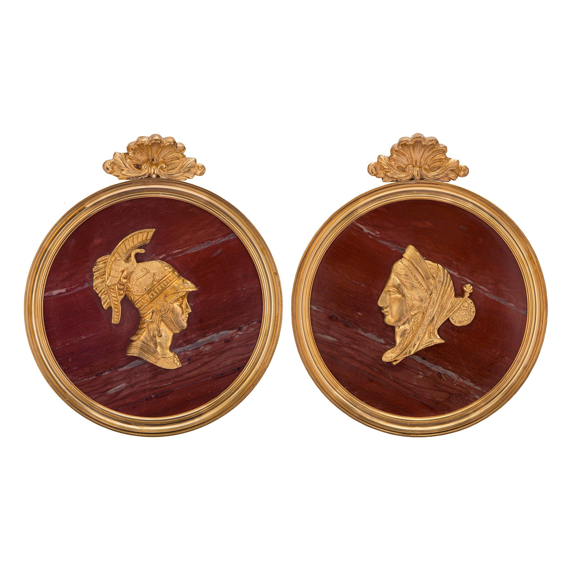 es Paar italienische neoklassizistische Wandtafeln aus Marmor und Goldbronze aus dem 19. Jahrhundert