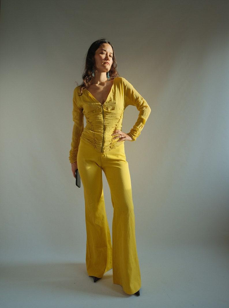 True Vintage Roberto Cavalli Yellow Silk Ruched Corset Blouse
insane
semi sheer thin silk, ruched sleeves and corset shaped bodice
EXCEPTIONAL


Our fit estimate: 8-10 DODF
Pictured on size 6
Pictured on size 6 5'5
Good vintage condition moderate