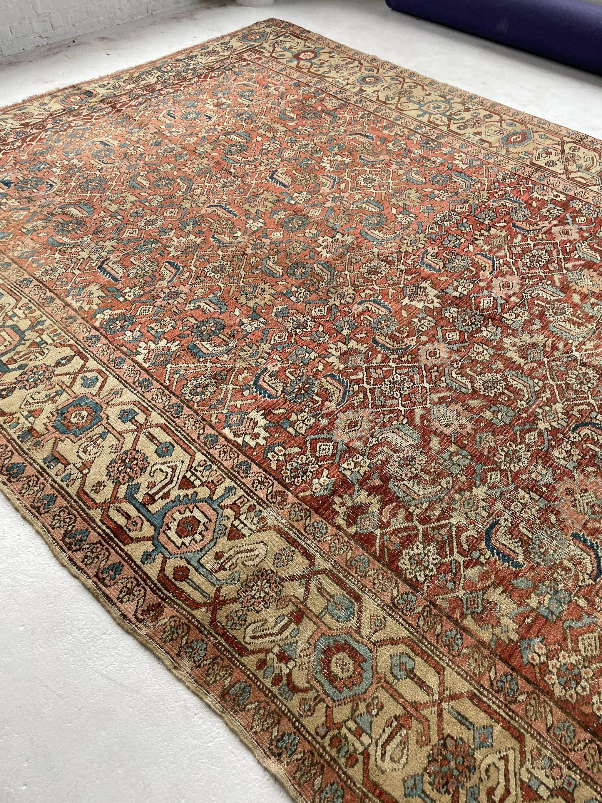 Tapis ancien au design iconique, datant des années 1920. en vente 2