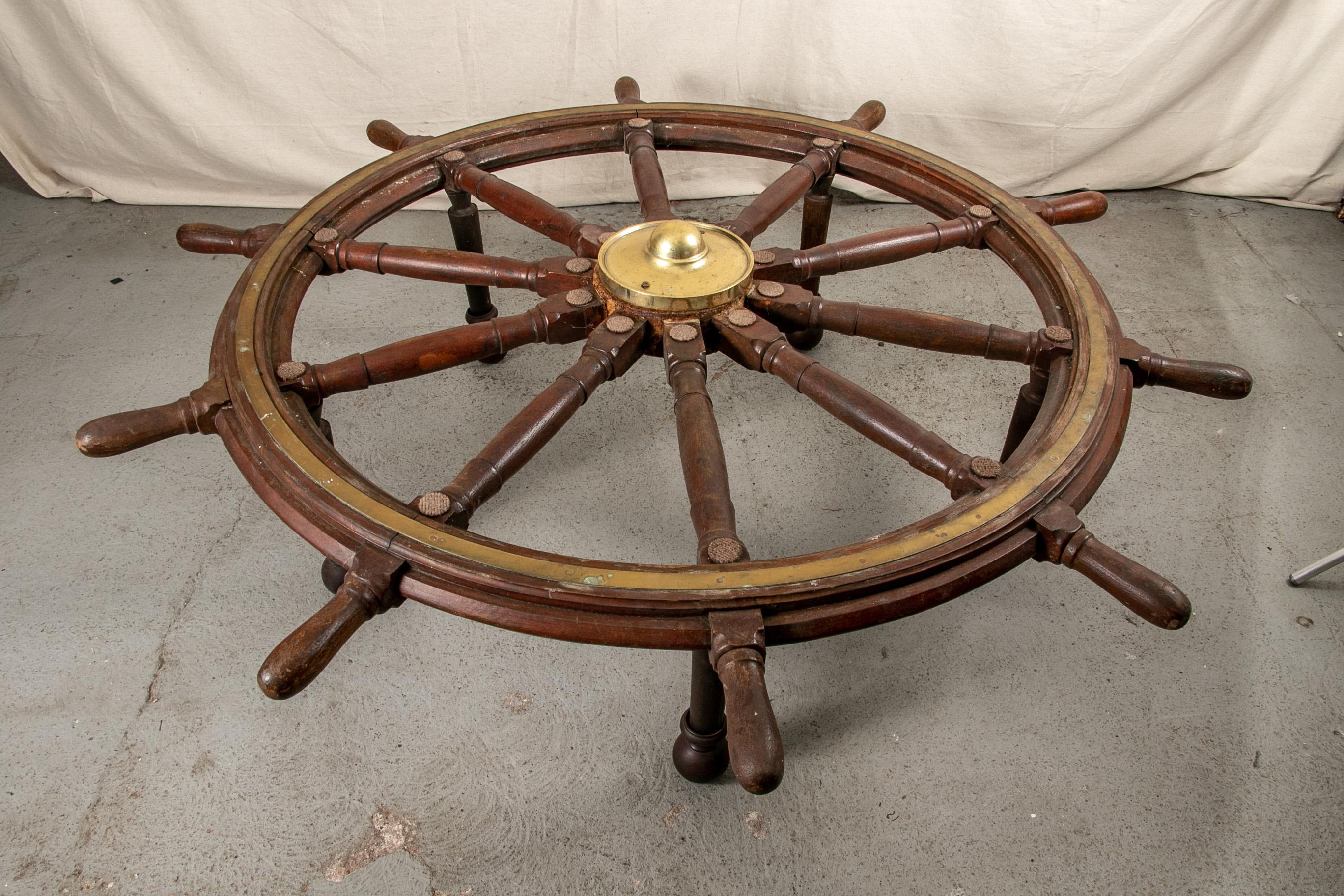 Truly Massive Antique Ship's Wheel Table In Good Condition In Bridgeport, CT