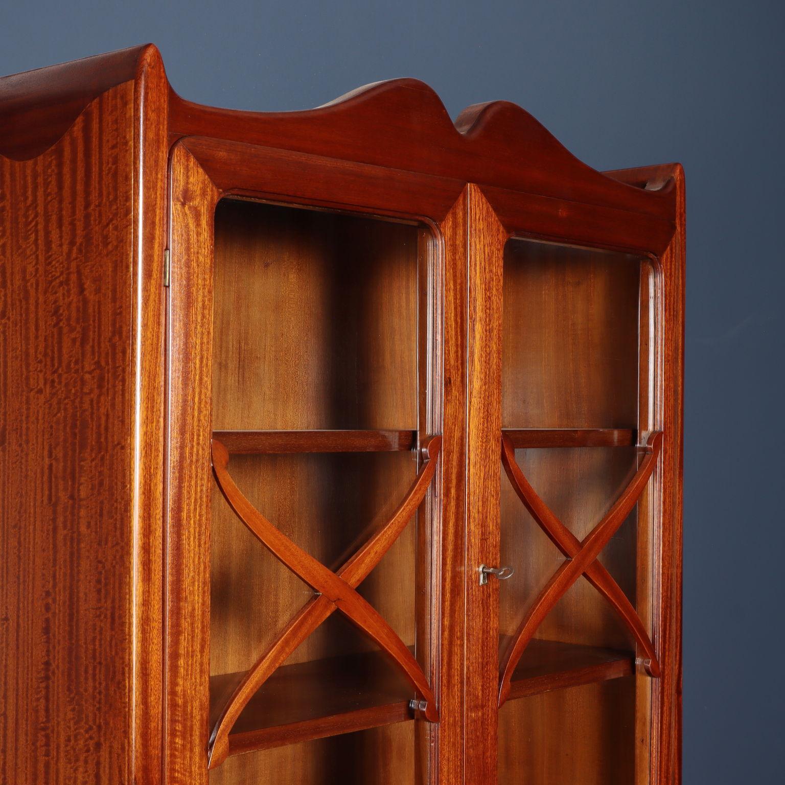 Trumeau 1950s Italian manufacture restored In Excellent Condition For Sale In Milano, IT