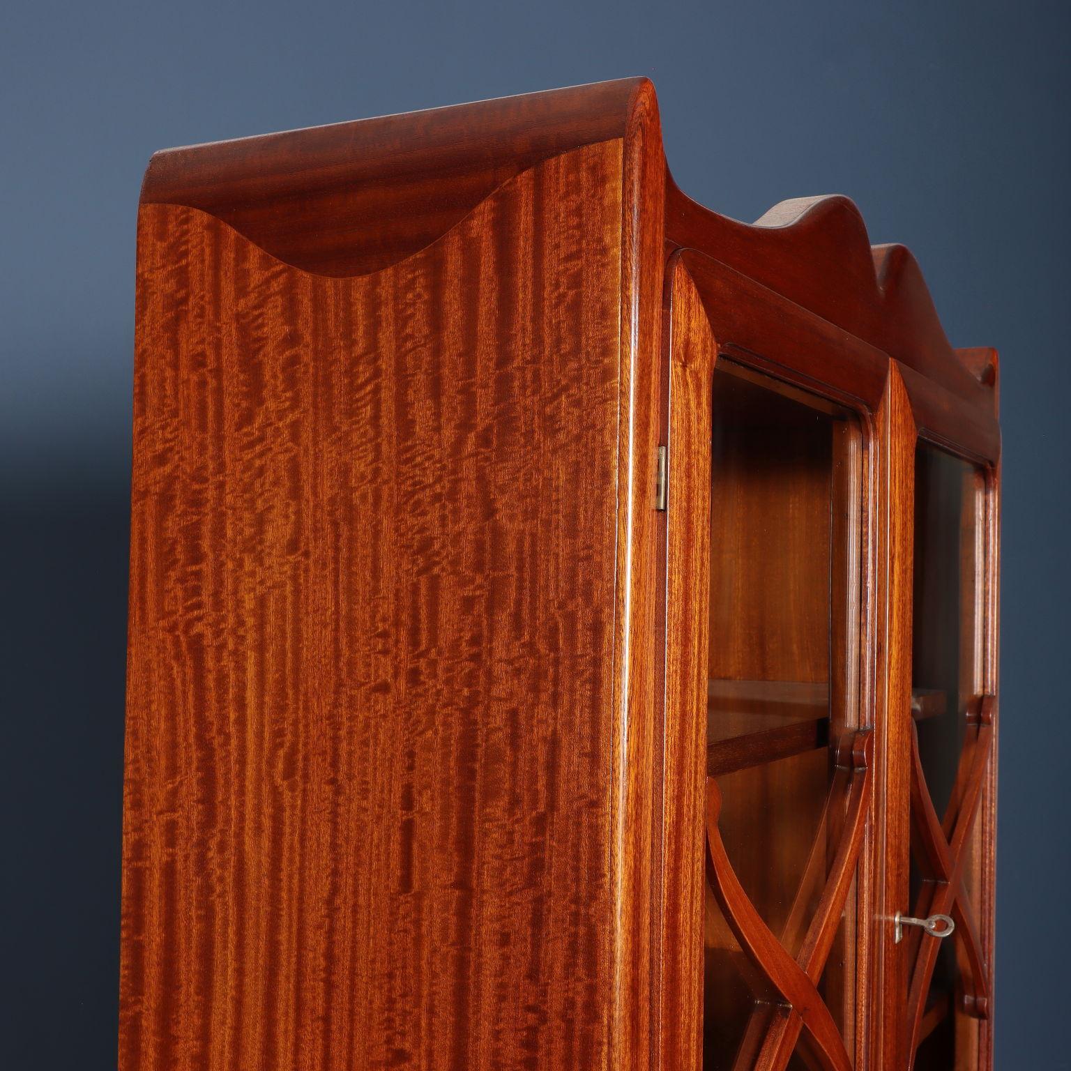 Mahogany Trumeau 1950s Italian manufacture restored For Sale