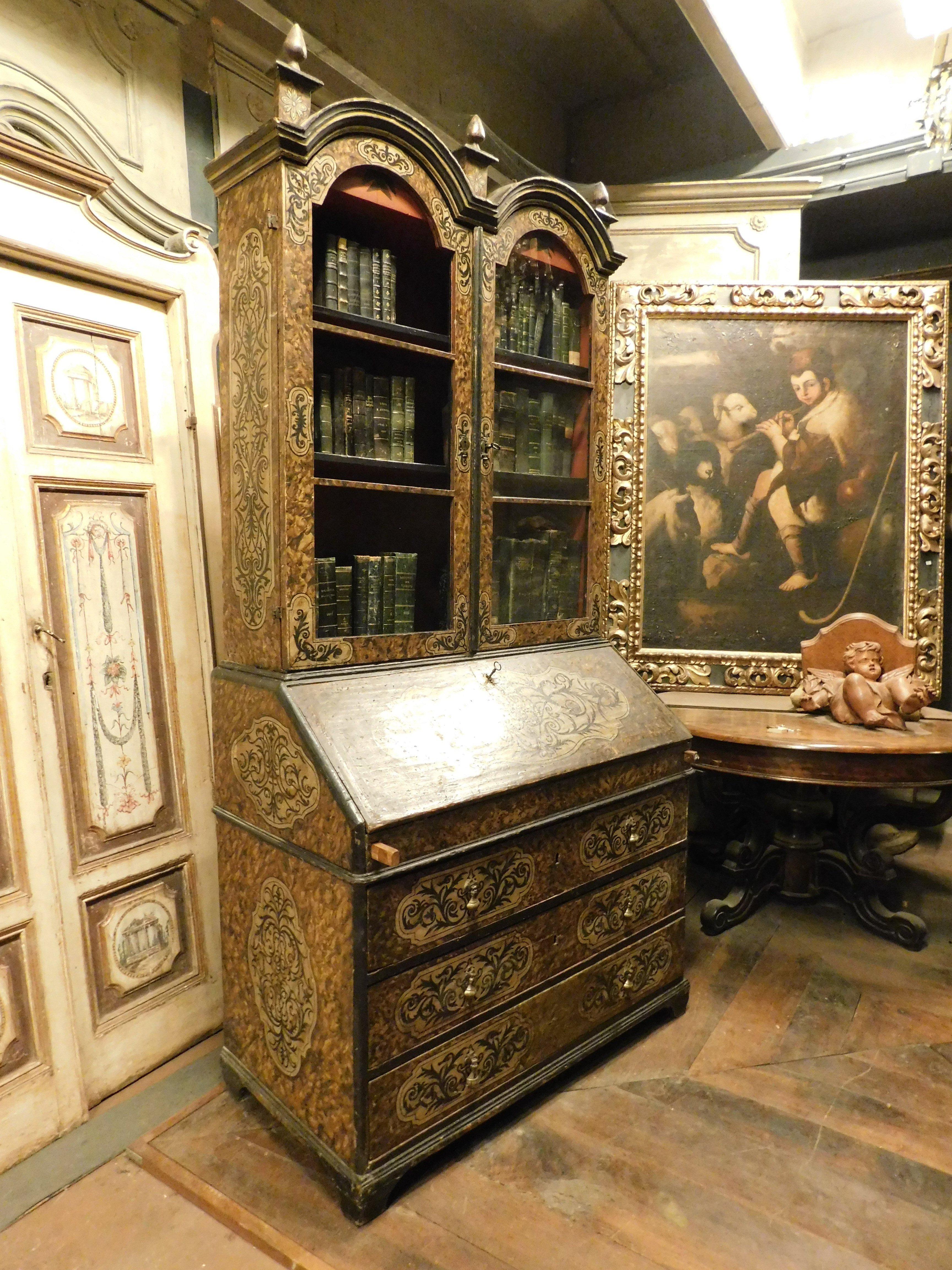 Trumeau, doble cuerpo de madera lacada y ricamente pintada, Sicilia Italia Pintado a mano