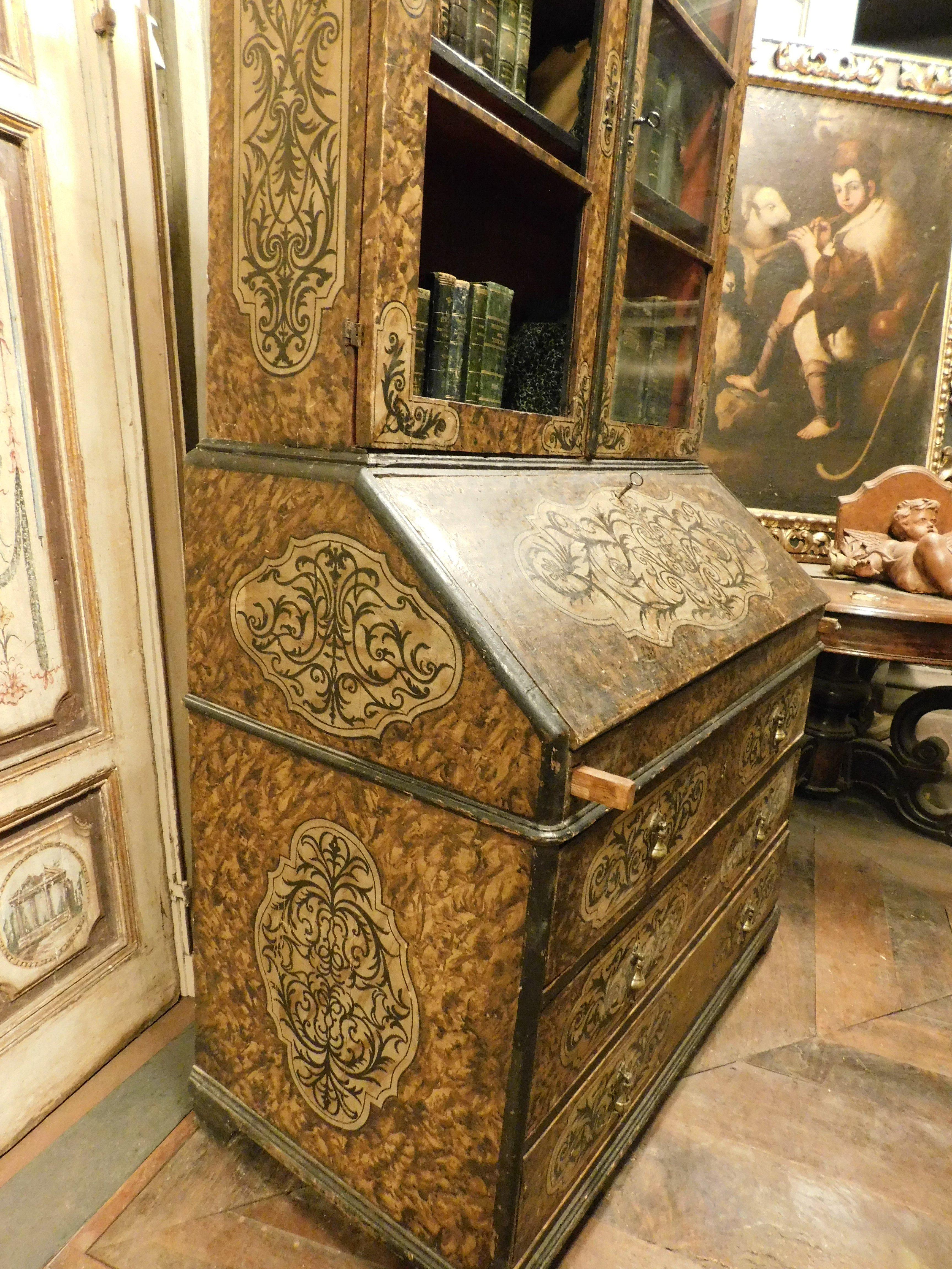 Trumeau, doble cuerpo de madera lacada y ricamente pintada, Sicilia Italia en Bueno Estado en Cuneo, Italy (CN)