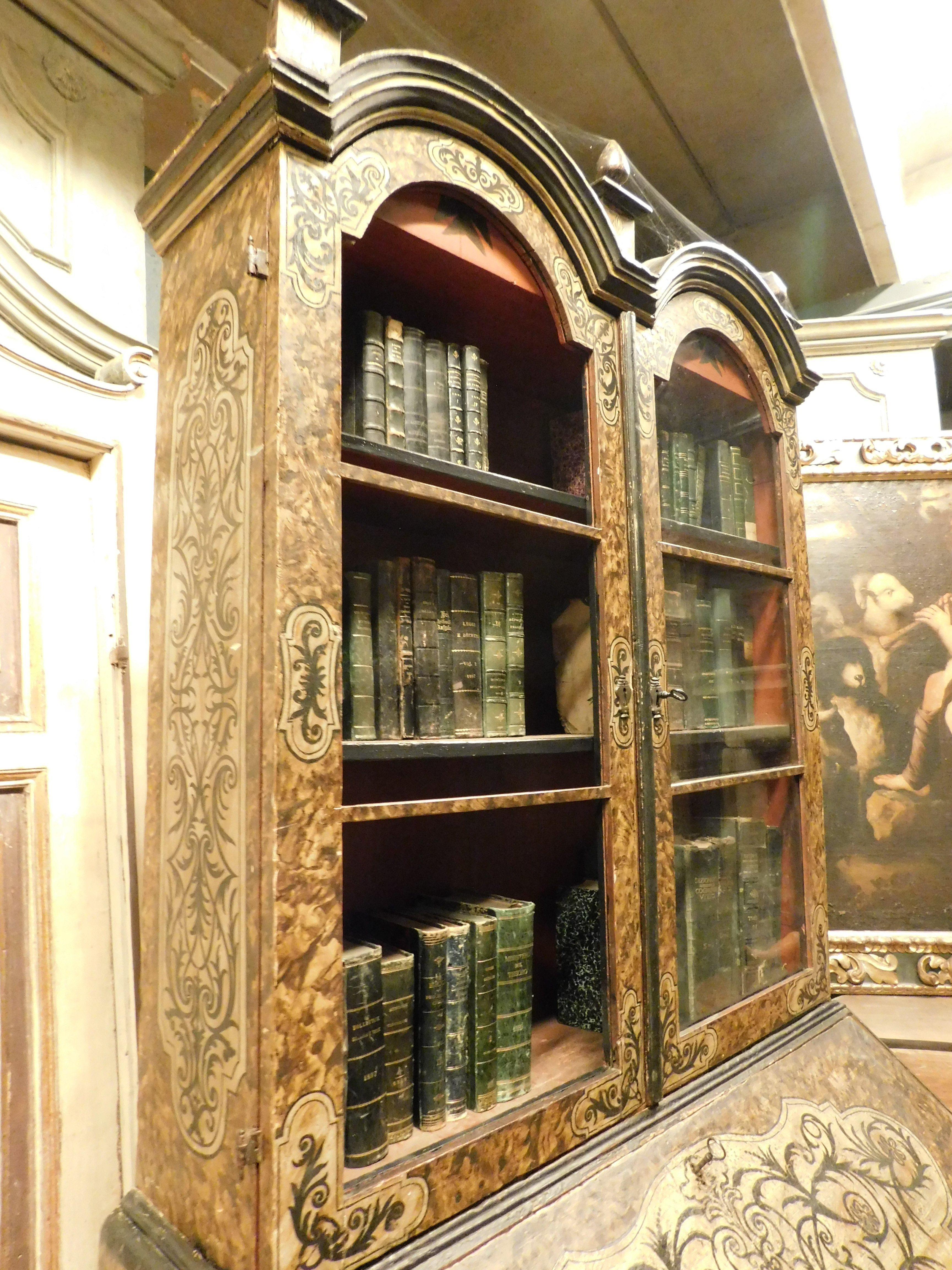Trumeau, doble cuerpo de madera lacada y ricamente pintada, Sicilia Italia siglo XVIII y antes