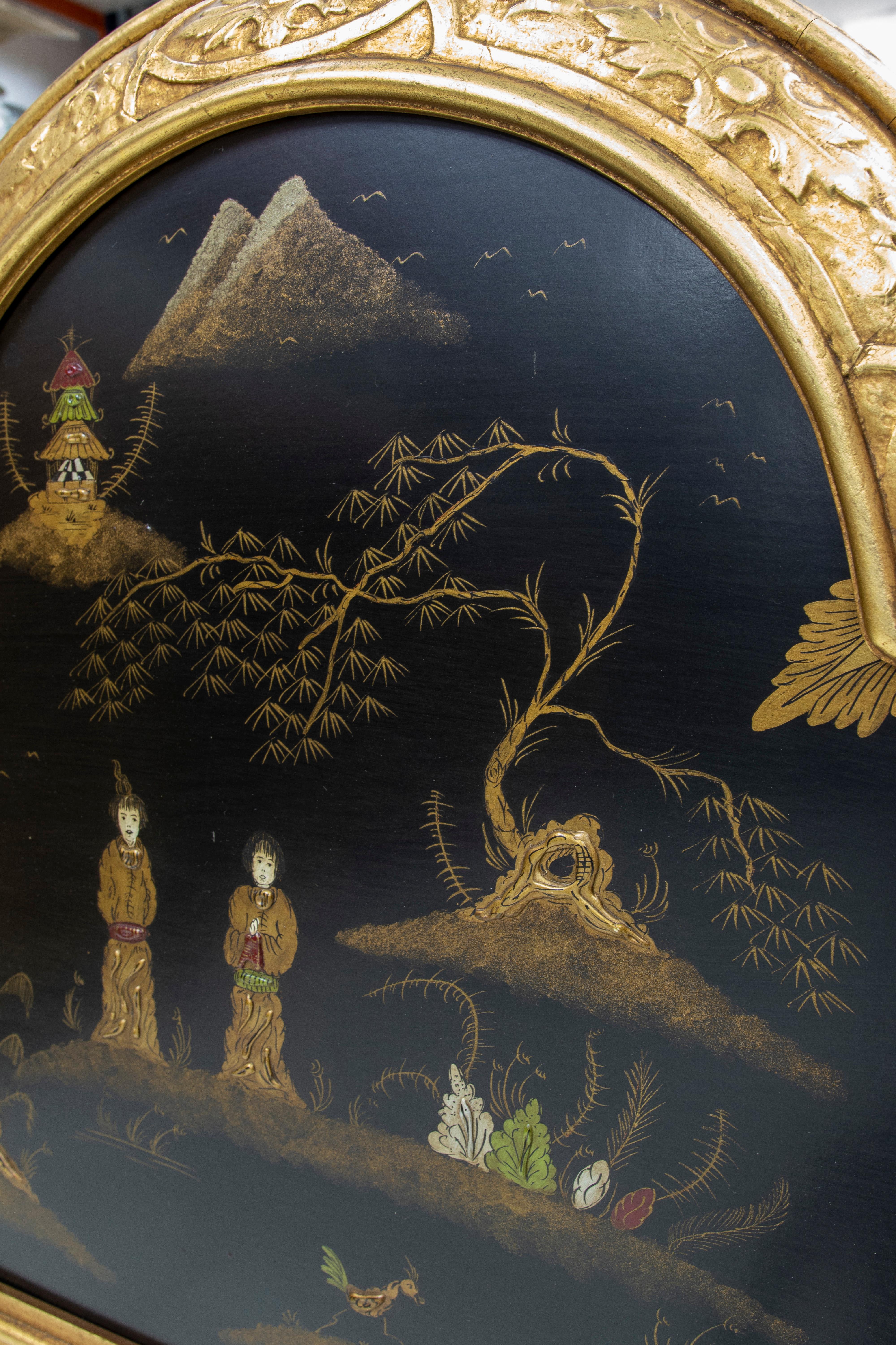 Vergoldeter Trumeau-Wandspiegel mit handbemalten Szenen (Harz) im Angebot